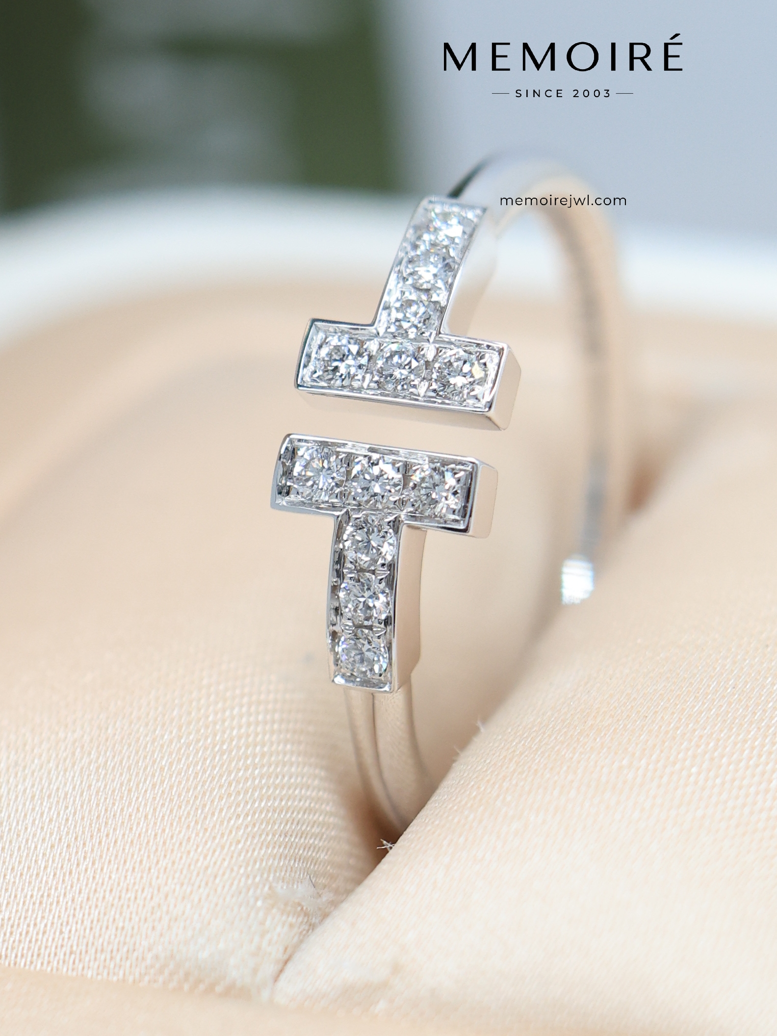 MEMOIRÉ Platinum Diamond-Set Double T Ring - Image 3
