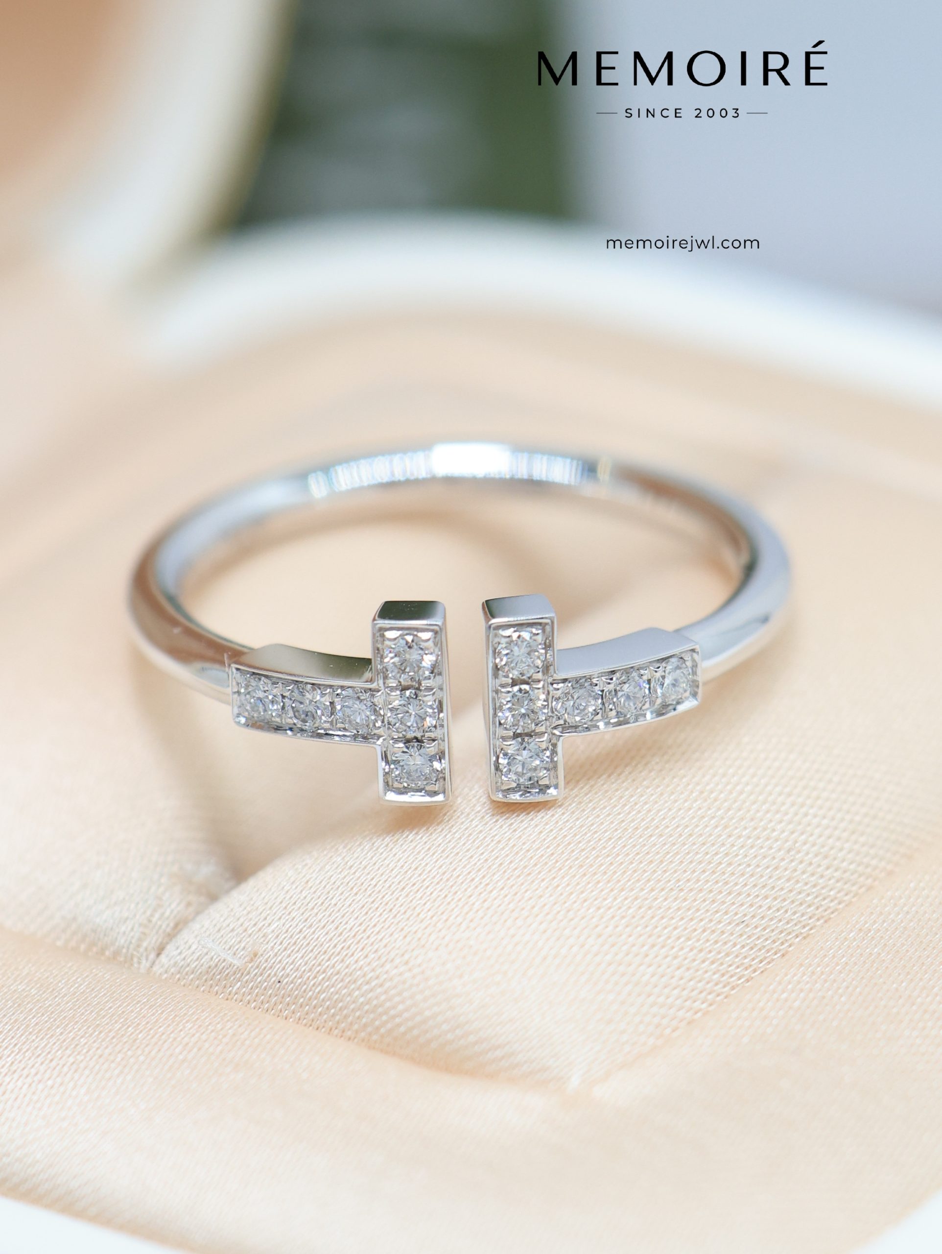 MEMOIRÉ Platinum Diamond-Set Double T Ring - Image 4