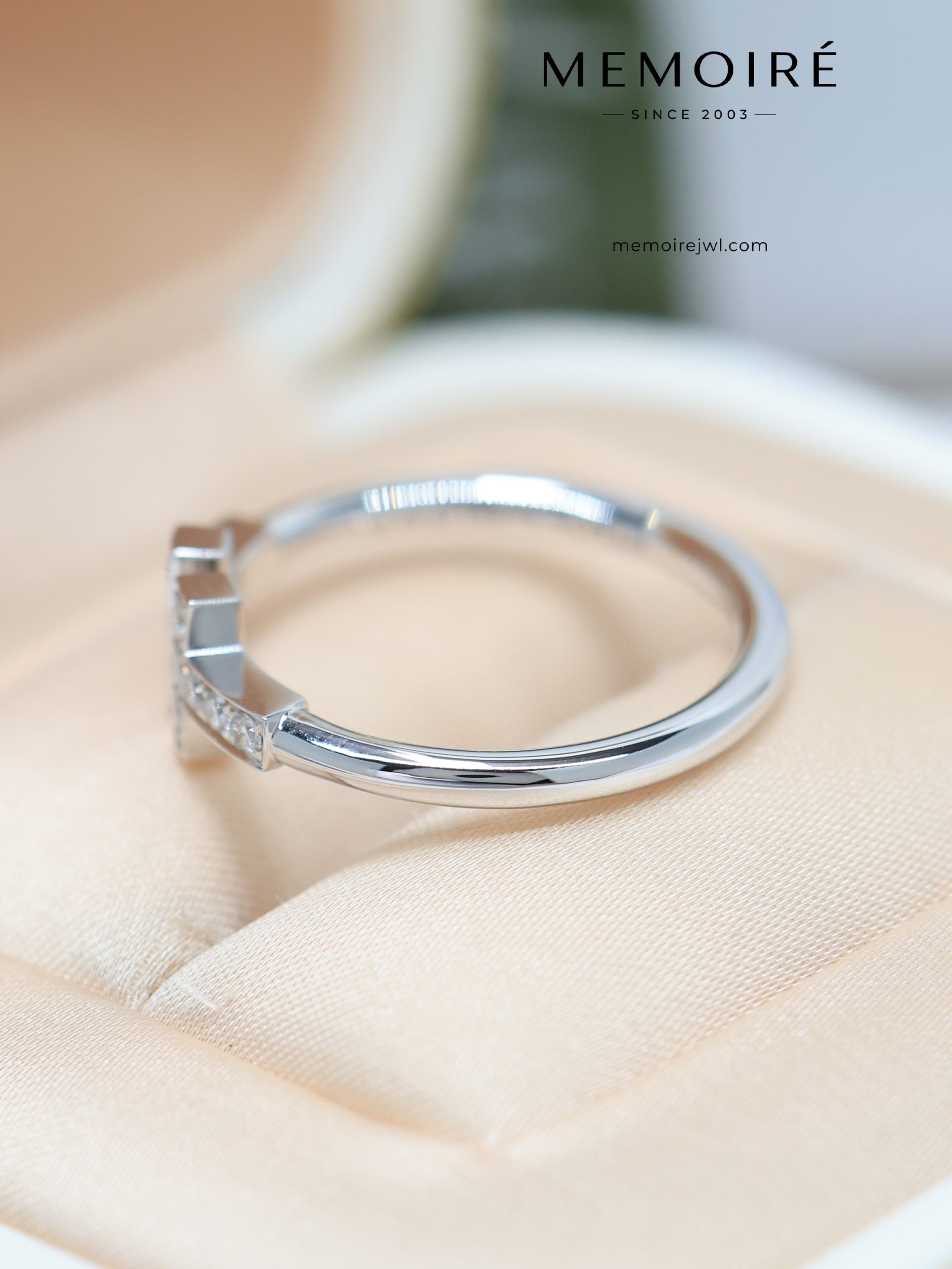 MEMOIRÉ Platinum Diamond-Set Double T Ring - Image 5