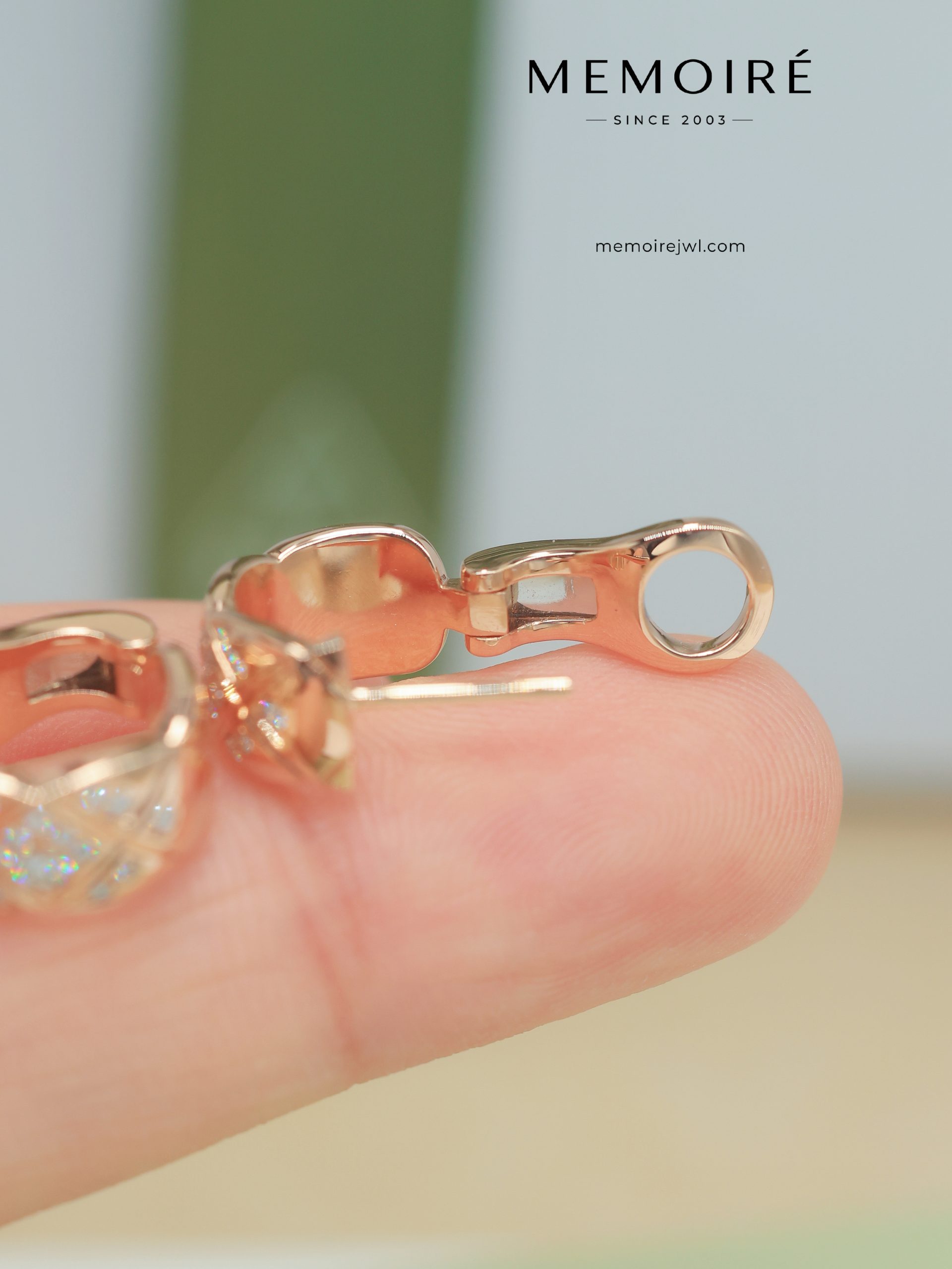 MEMOIRÉ Rose Gold Narrow Quilted Earrings (No Diamond) - Image 5