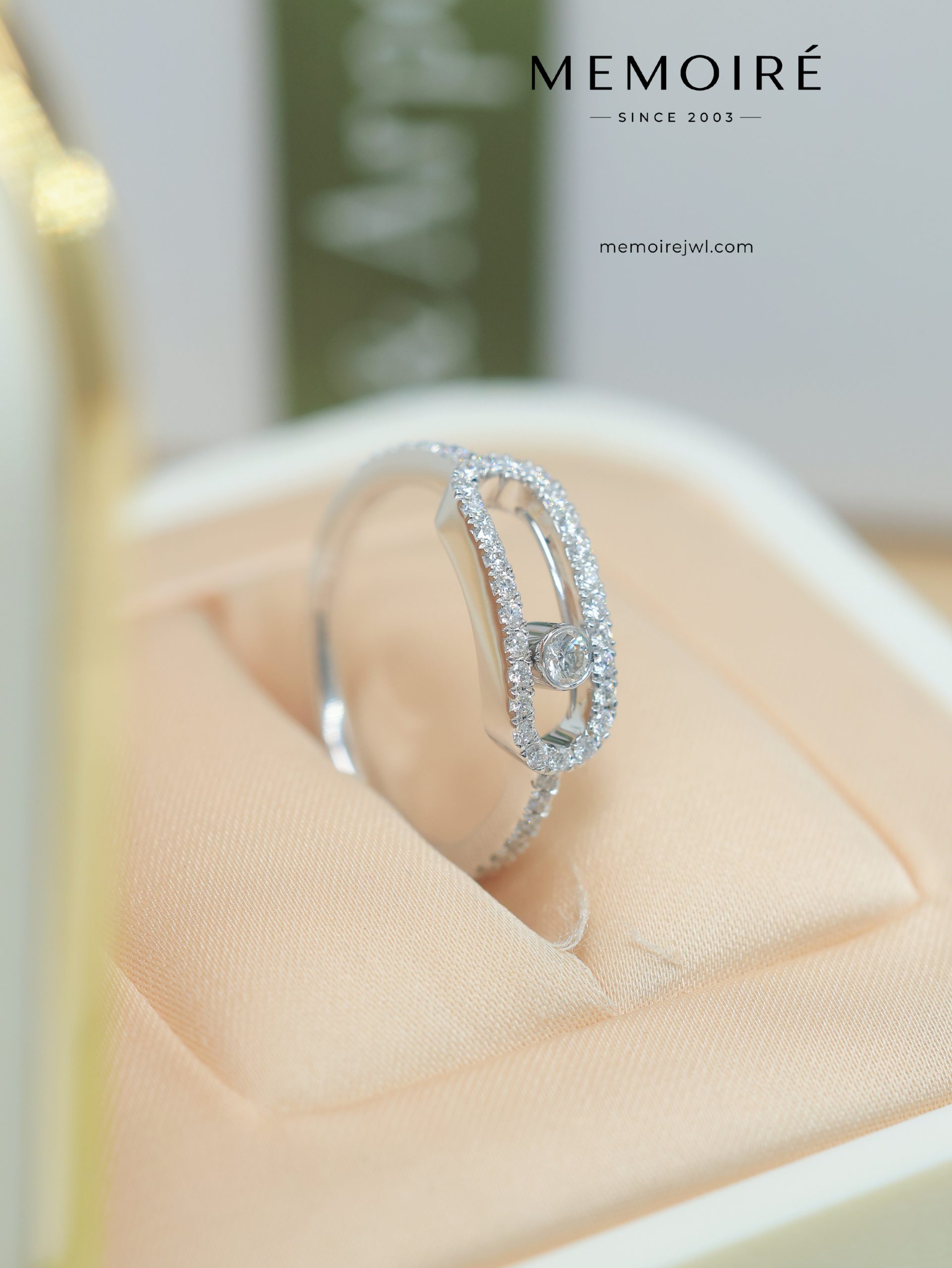 MEMOIRÉ White Gold Small Full-Pave Moving Diamond Ring - Image 3