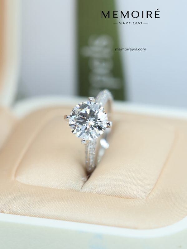 MEMOIRÉ Platinum 3ct Half-Pavé Diamond Solitaire Ring