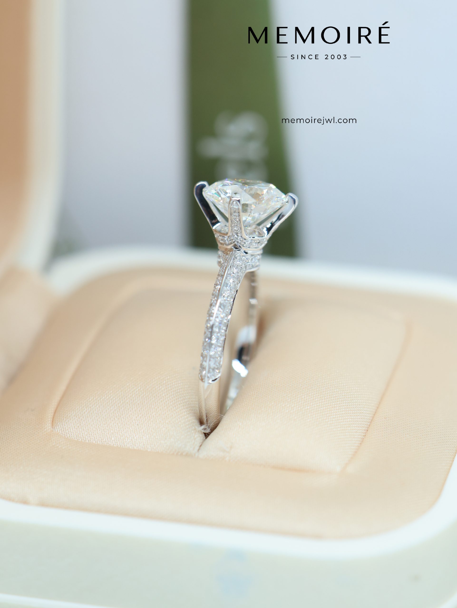 MEMOIRÉ Platinum 3ct Half-Pavé Diamond Solitaire Ring - Image 3