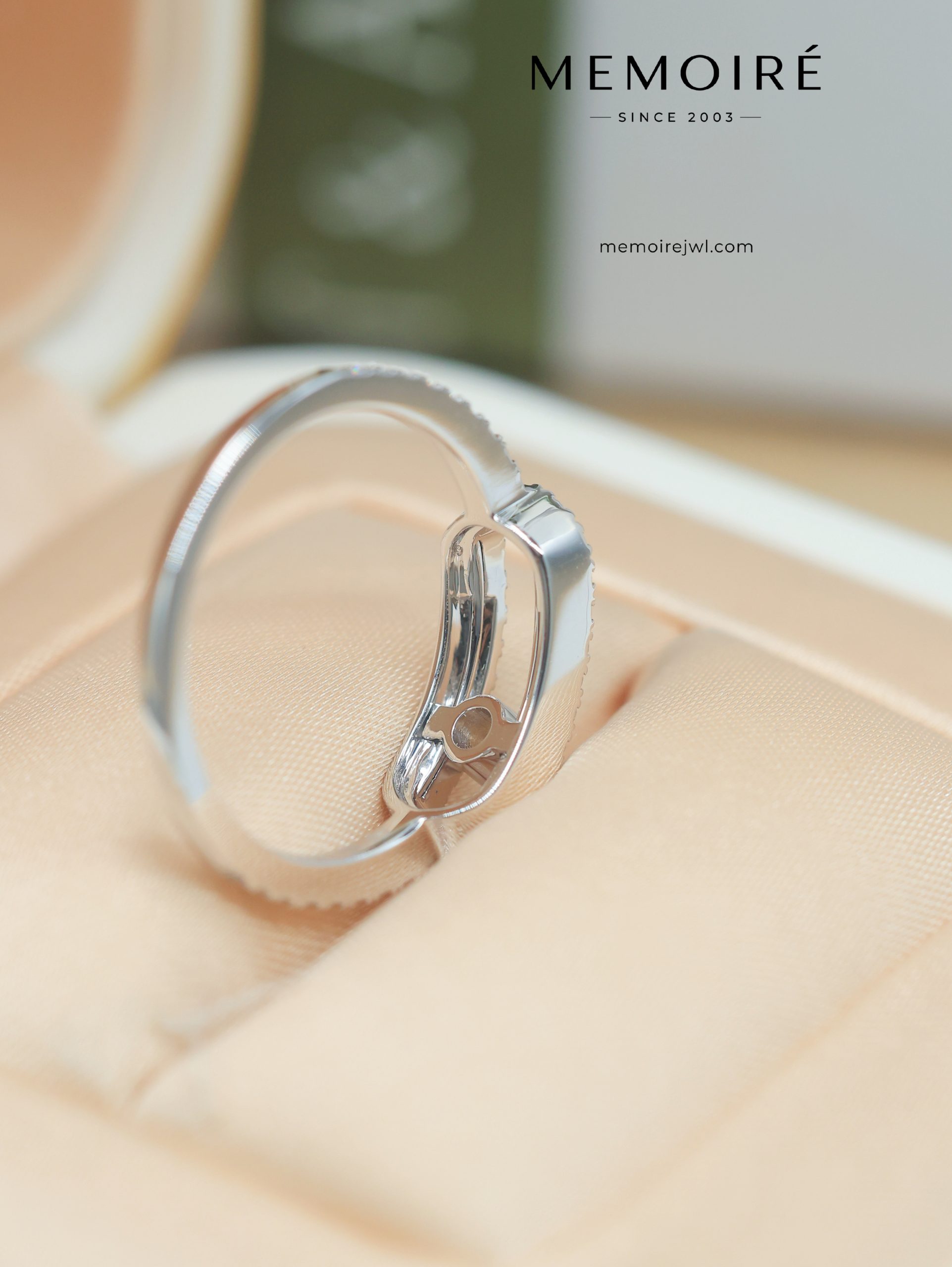 MEMOIRÉ White Gold Small Full-Pave Moving Diamond Ring - Image 5