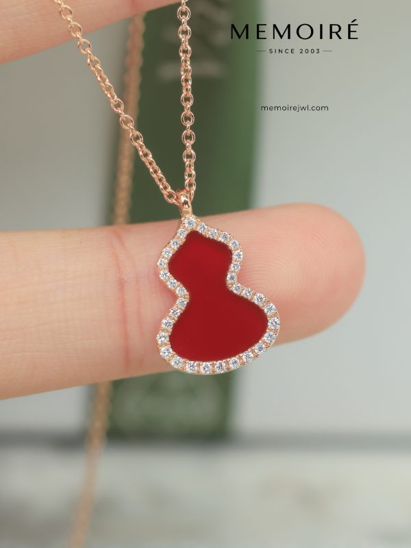 MEMOIRÉ Rose Gold Small Red Agate Gourd Necklace