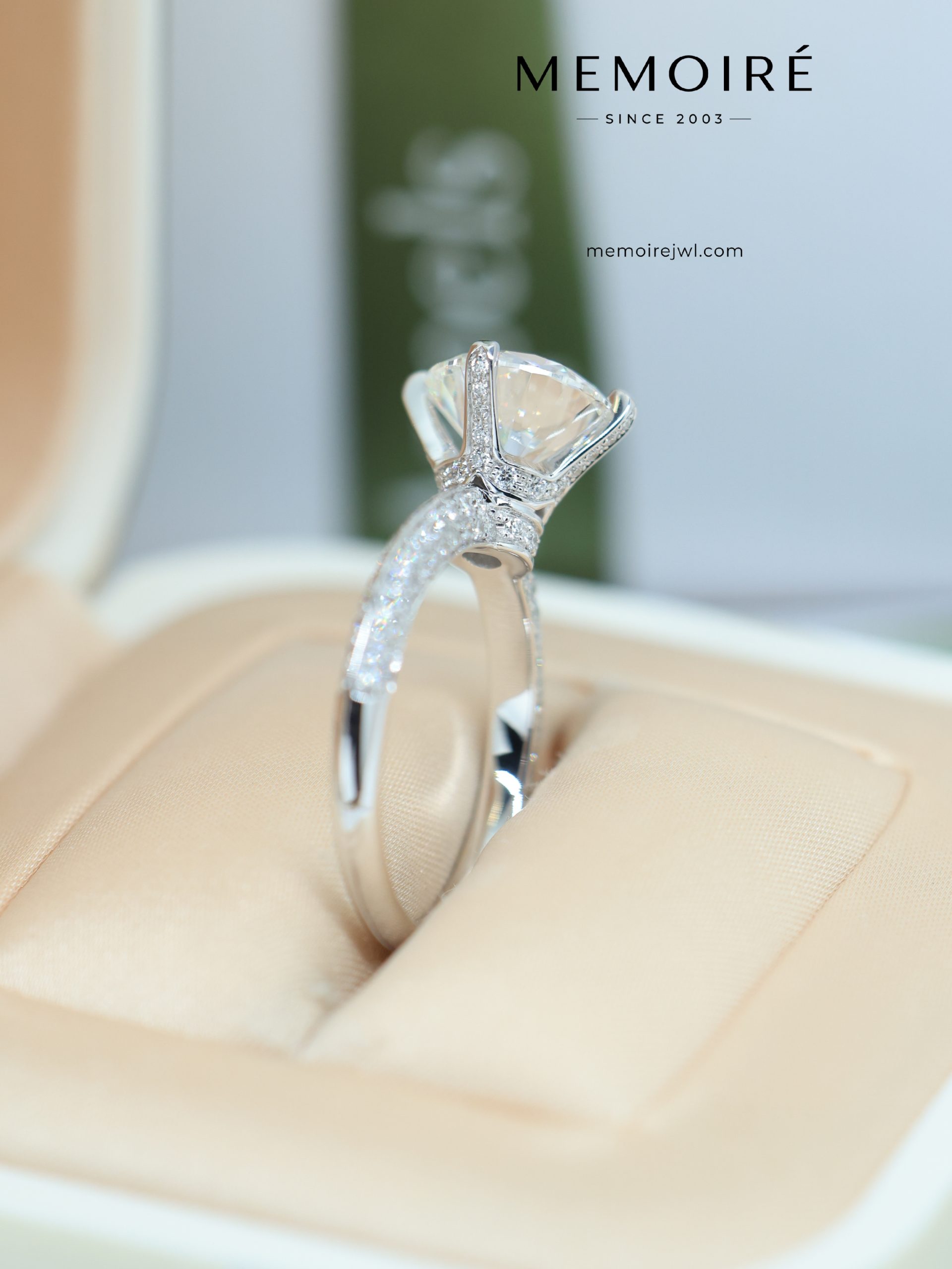 MEMOIRÉ Platinum 3ct Half-Pavé Diamond Solitaire Ring - Image 4