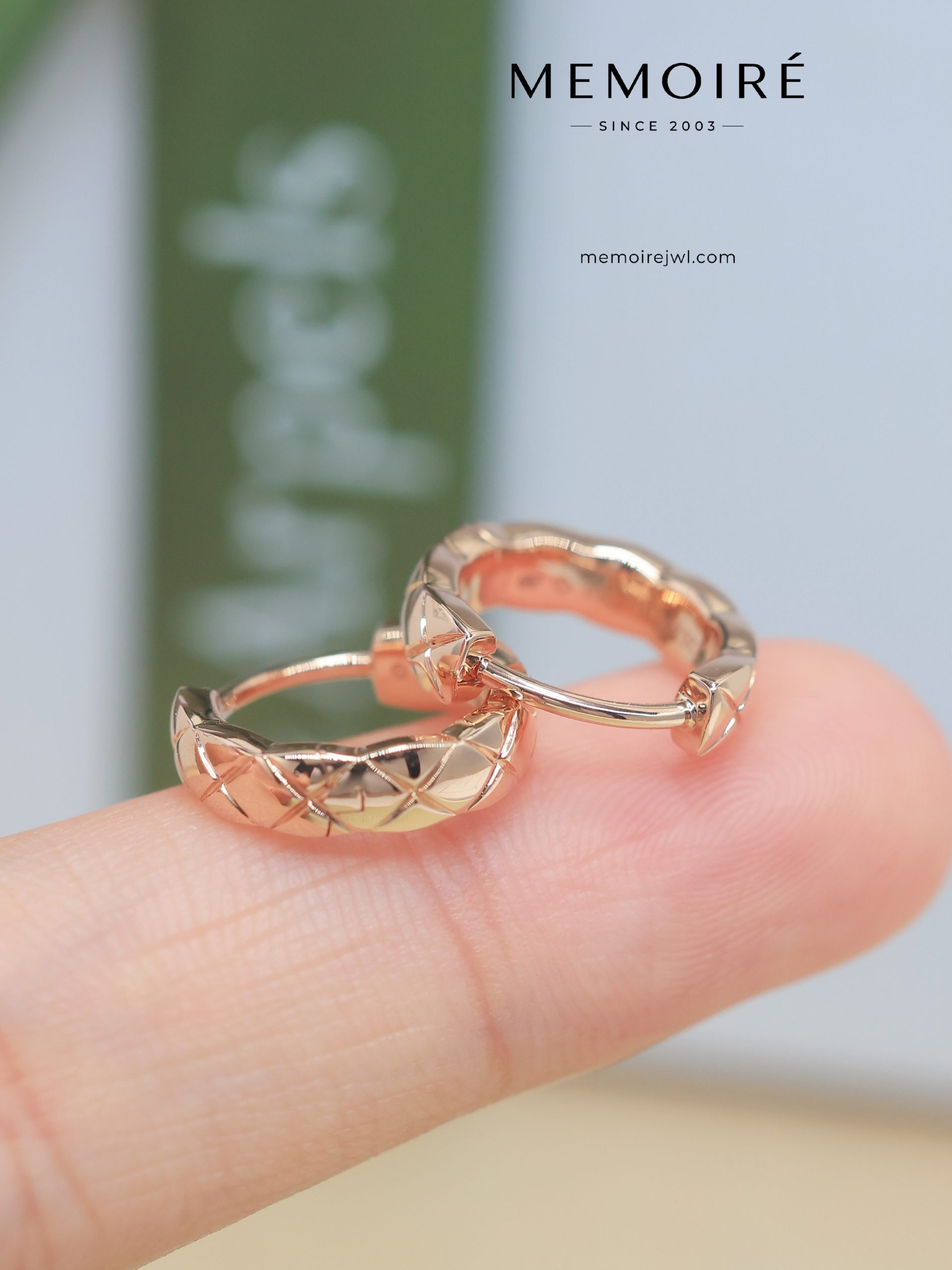 MEMOIRÉ Rose Gold Narrow Quilted Earrings (No Diamond) - Image 2