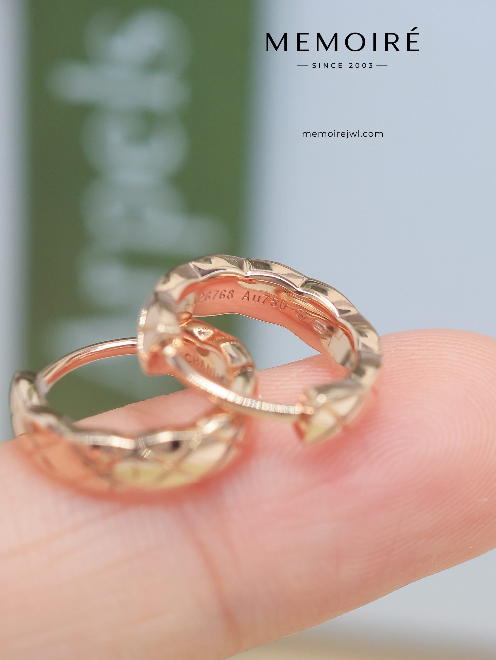 MEMOIRÉ Rose Gold Narrow Quilted Earrings (No Diamond) - Image 3