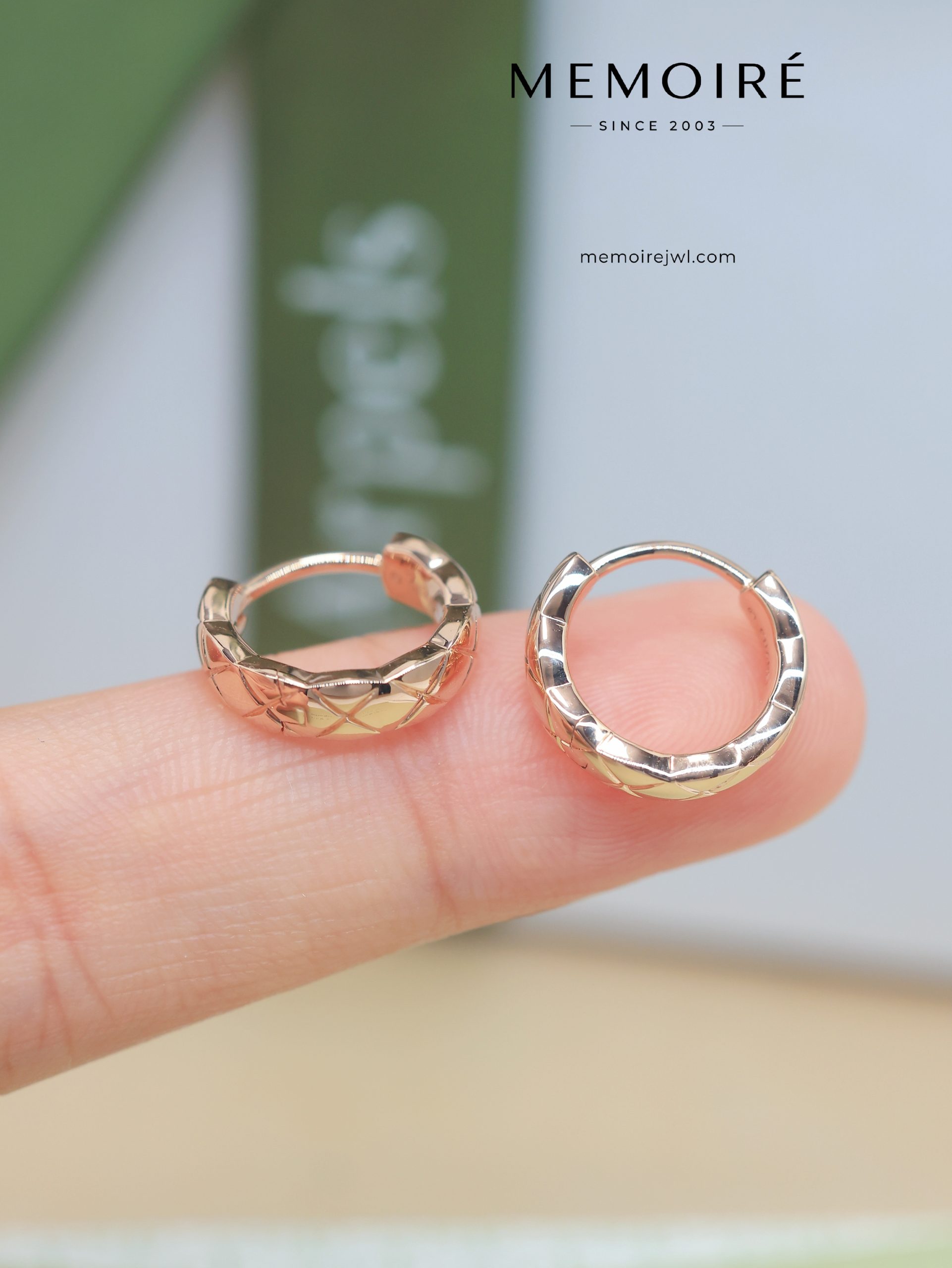 MEMOIRÉ Rose Gold Narrow Quilted Earrings (No Diamond) - Image 4