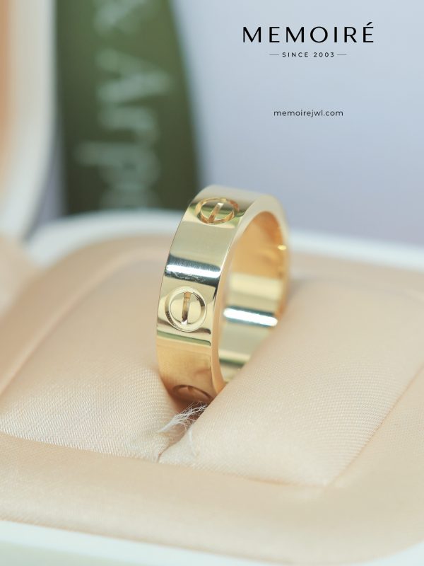 MÉMOIRÉ 18K Gold Six Recessed Screw Plain Ring