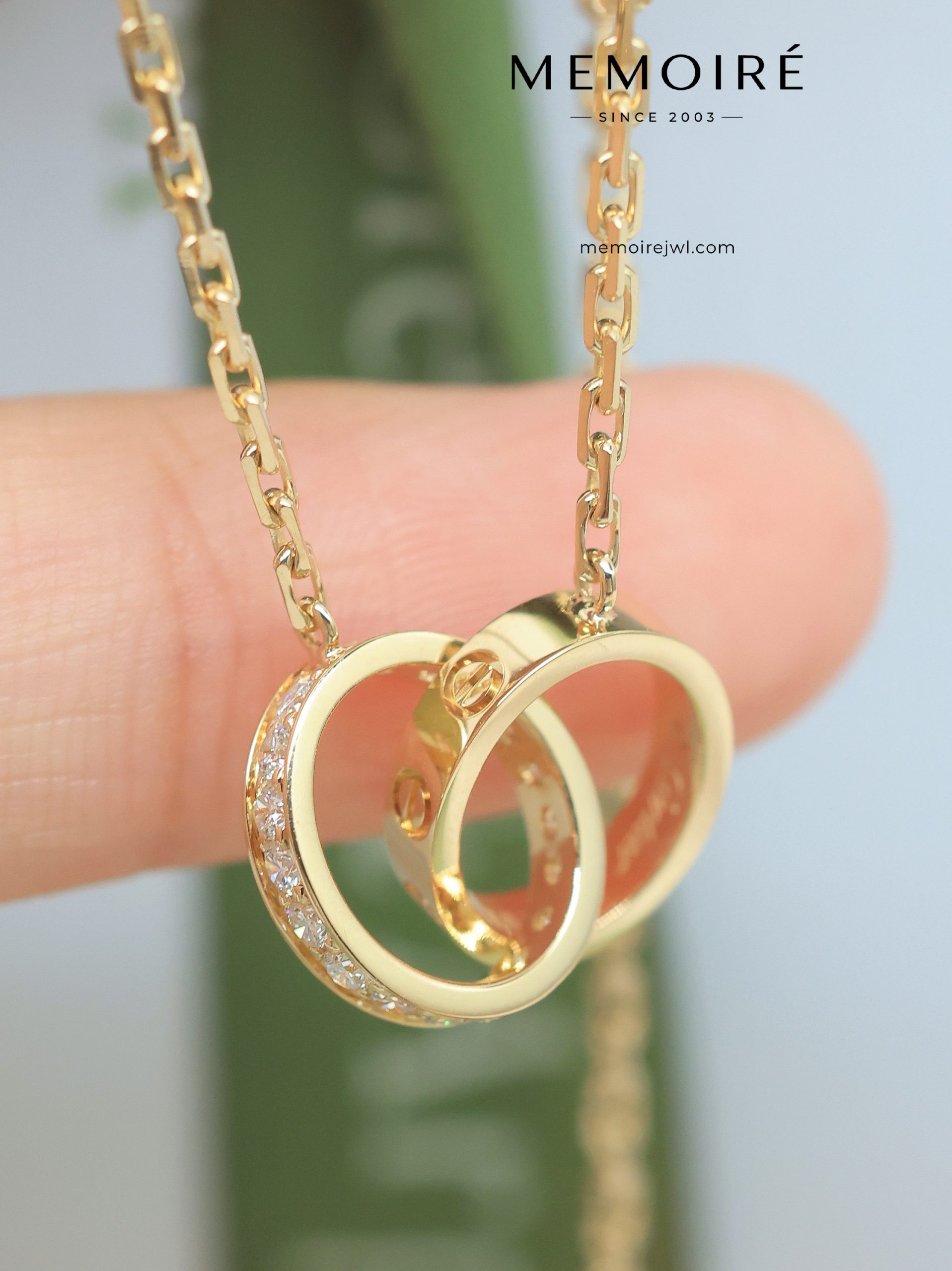 MÉMOIRÉ 18K Gold Mixed Finish Dual Circle Diamond Necklace - Image 3