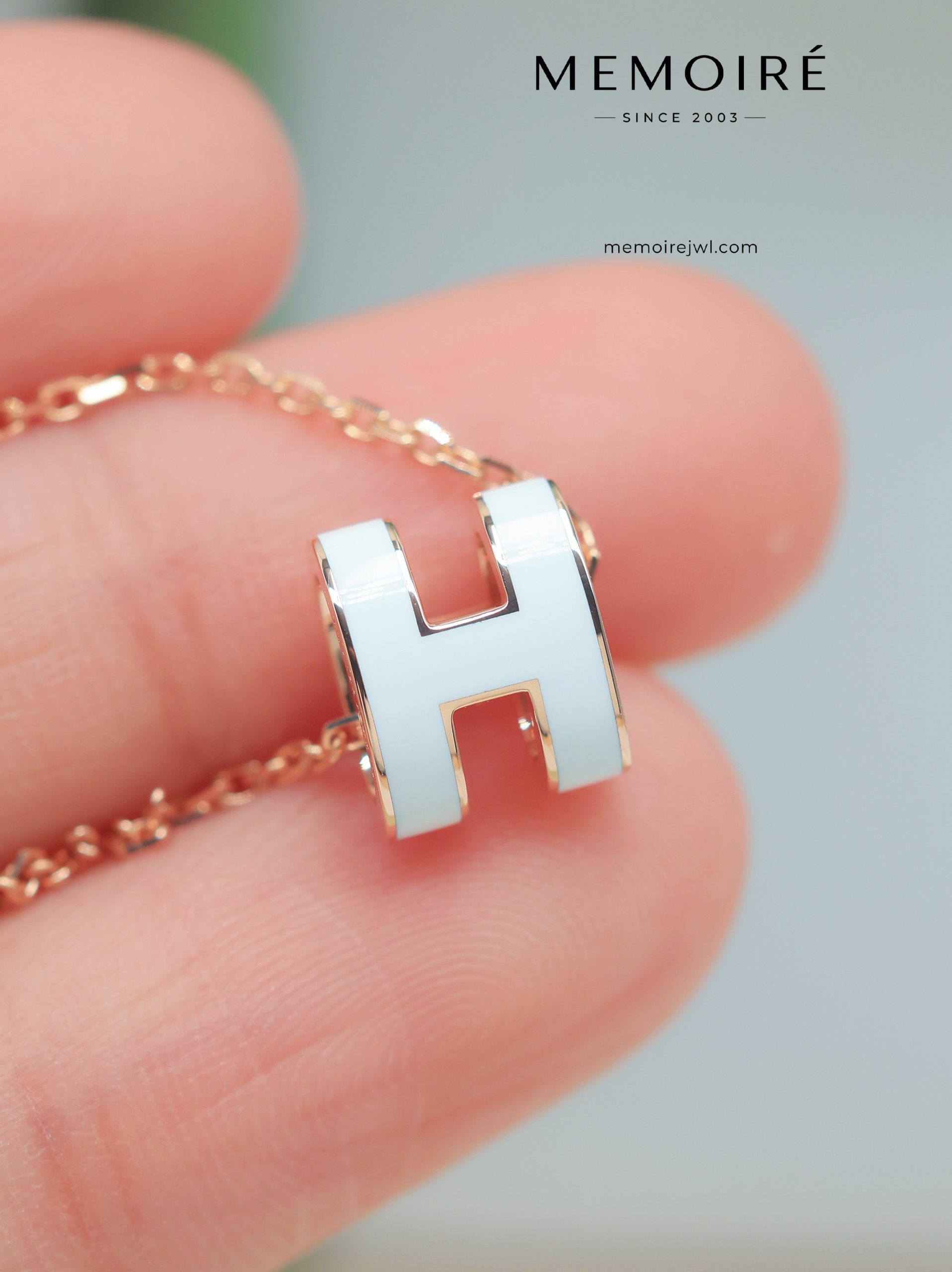 MÉMOIRÉ 18K Rose Gold White Enamel H Necklace - Image 4