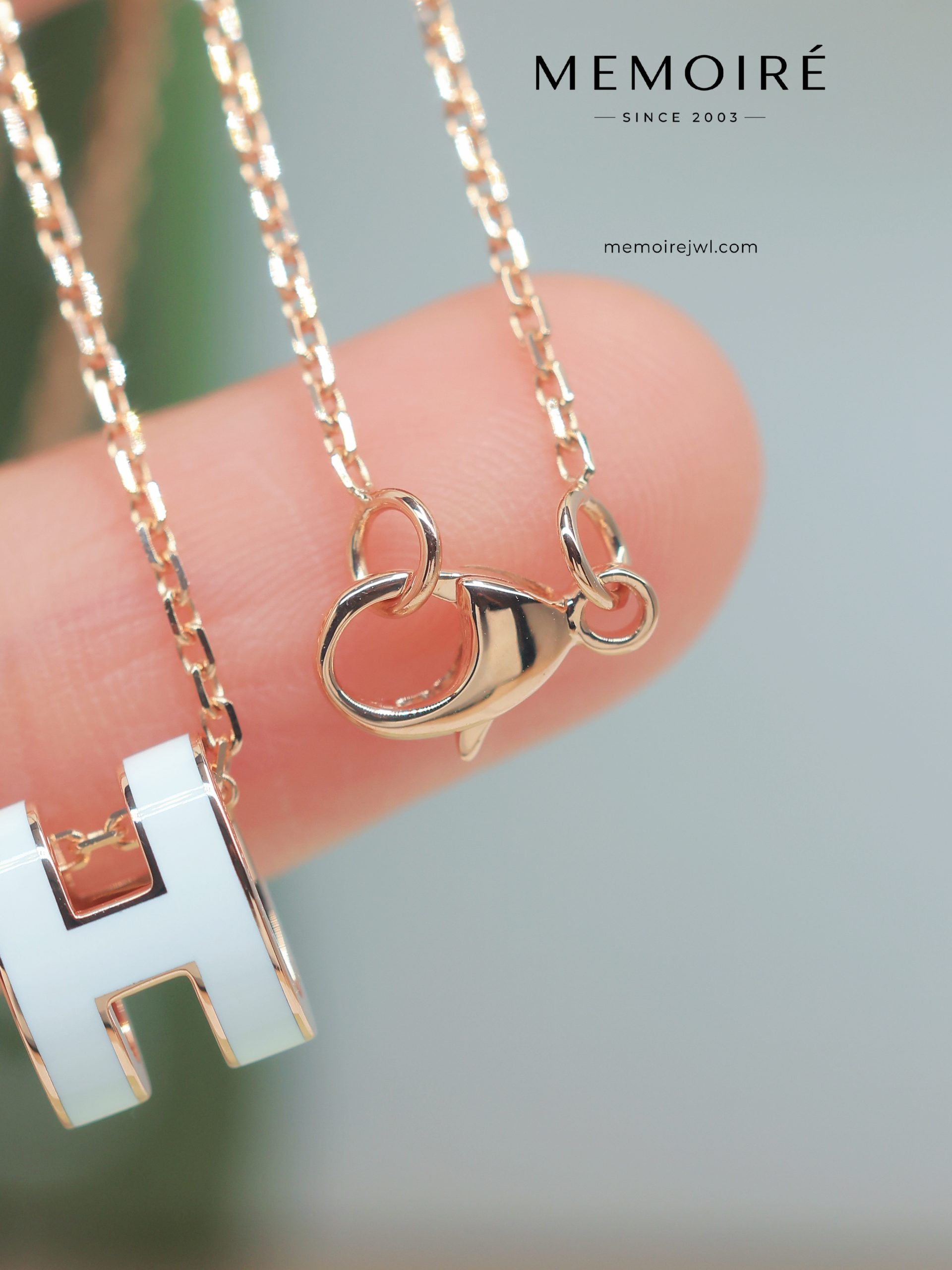 MÉMOIRÉ 18K Rose Gold White Enamel H Necklace - Image 5