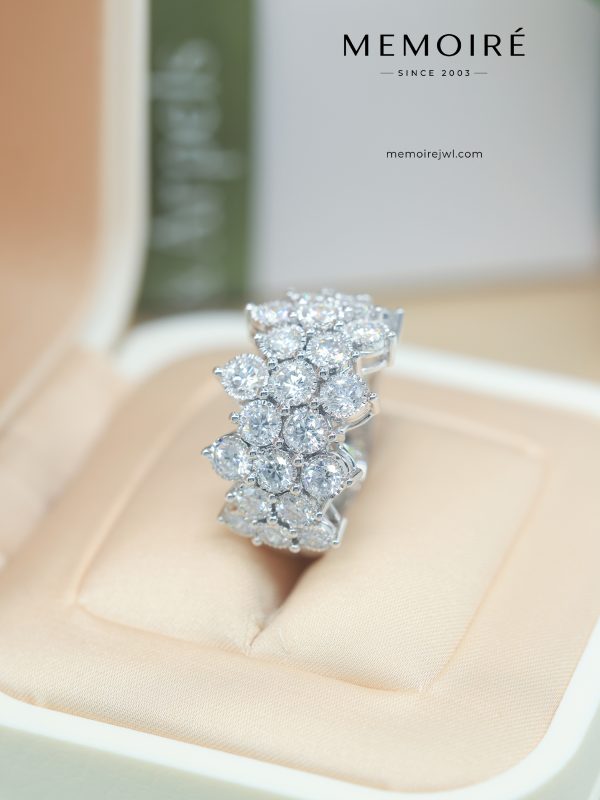 MEMOIRÉ Platinum 3ct Sunflower Cluster Ring