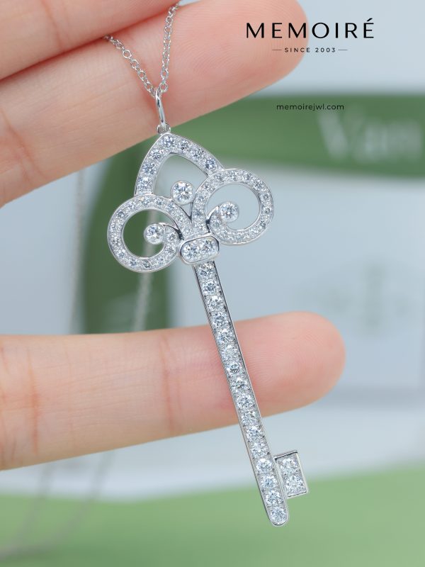 MEMOIRÉ Platinum Small Full-Pave Diamond Key Necklace