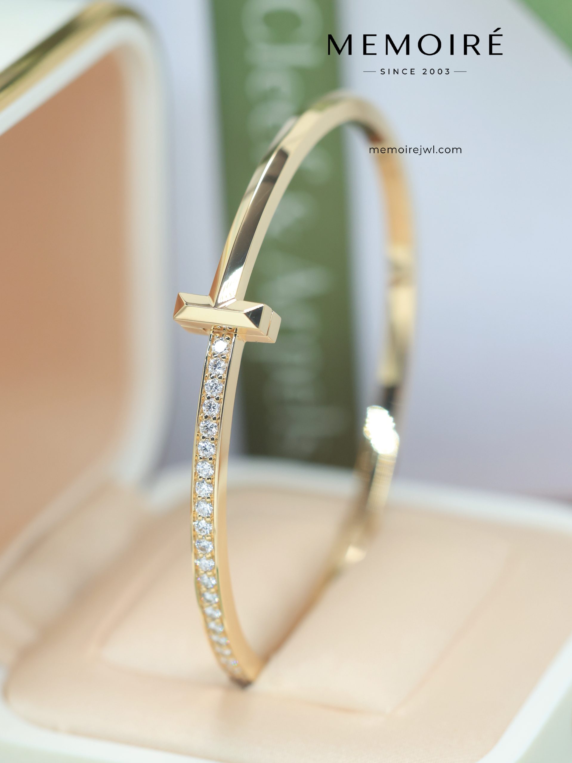 MEMOIRÉ Yellow Gold Narrow Half-Pave T1 Bangle