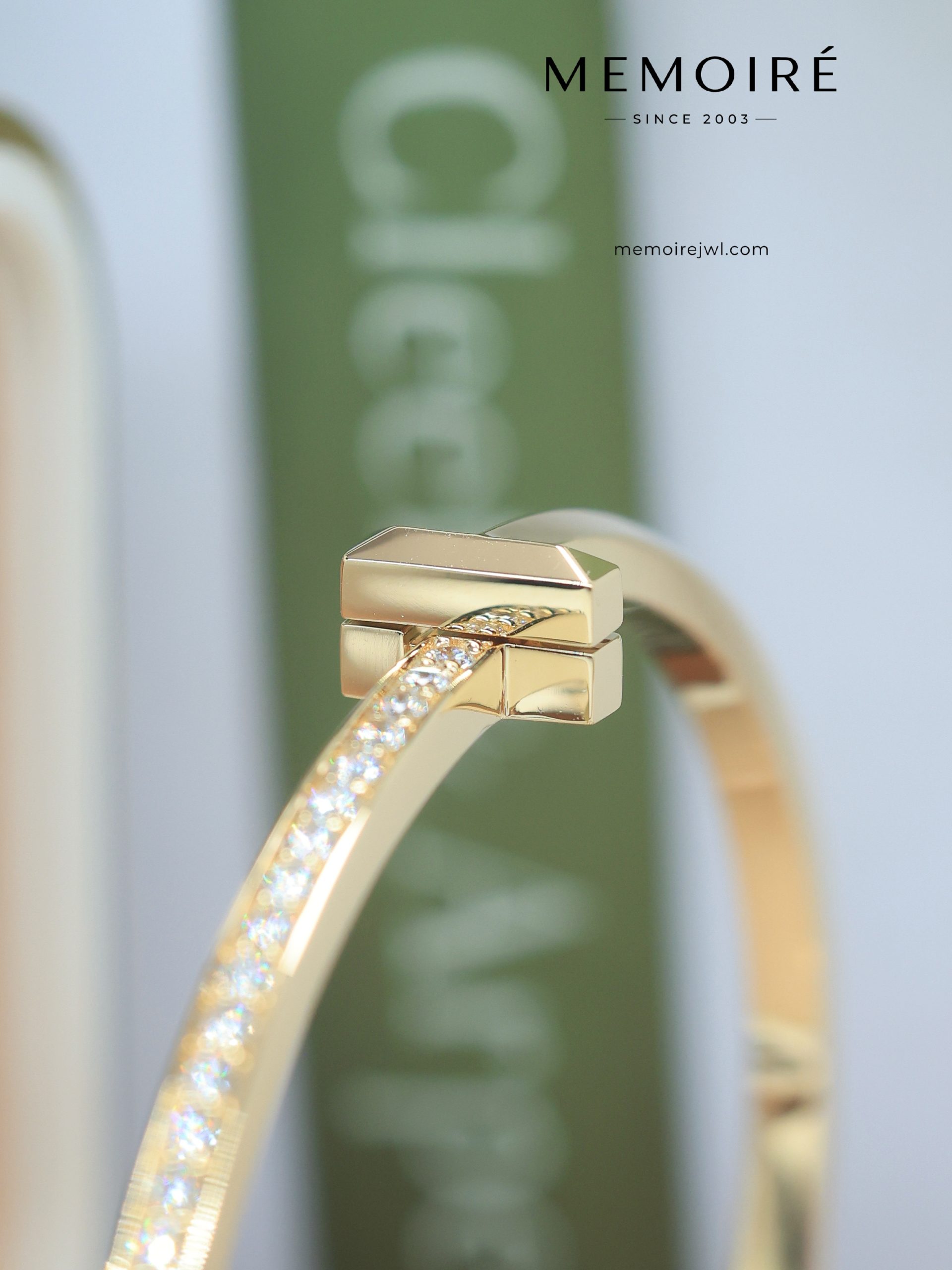 MEMOIRÉ Yellow Gold Narrow Half-Pave T1 Bangle - Image 4
