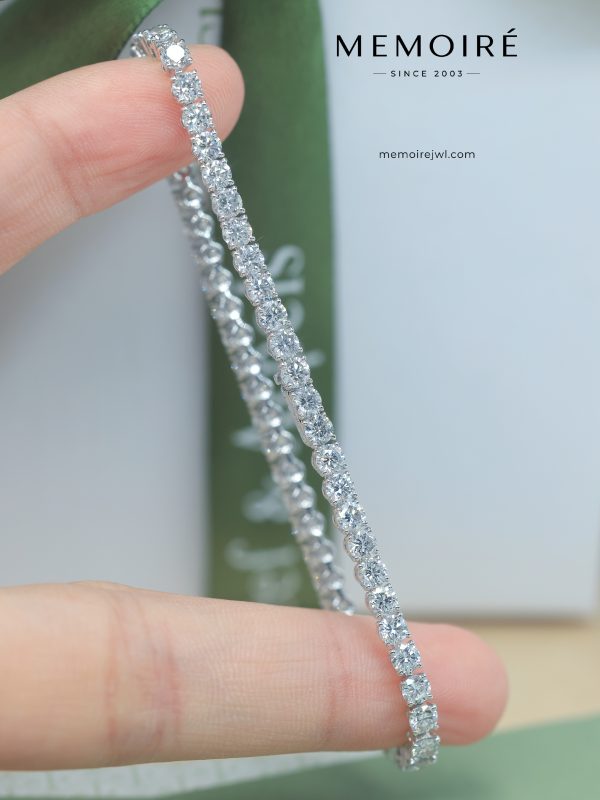MÉMOIRÉ 18K White Gold Full Stone Shared Prong Tennis Bracelet