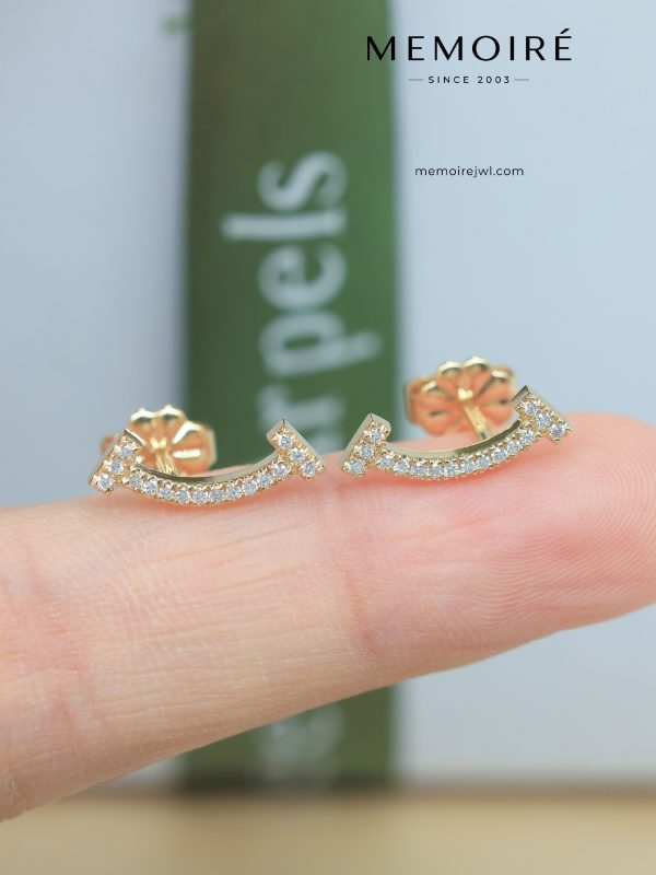 MEMOIRÉ Yellow Gold Mini Full-Pave Diamond Smile Stud Earrings