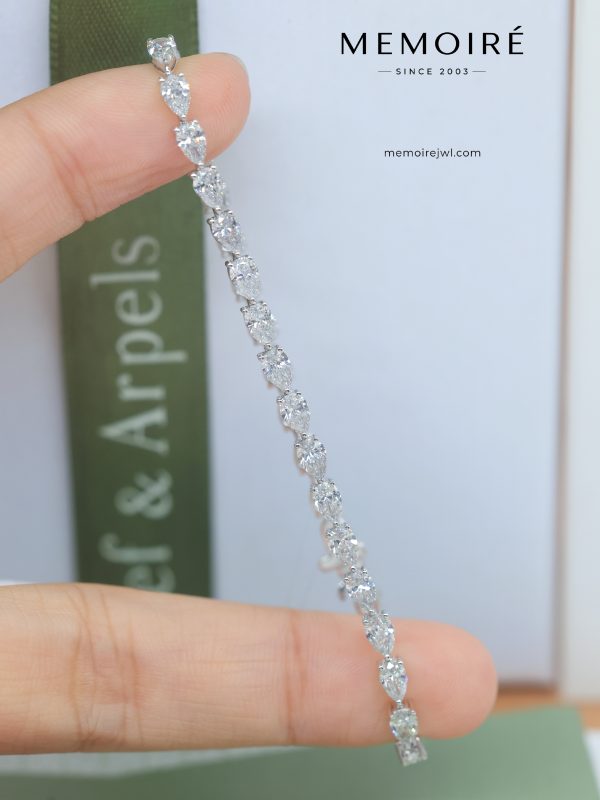 MÉMOIRÉ 18K White Gold Pear Shape Diamond Tennis Bracelet