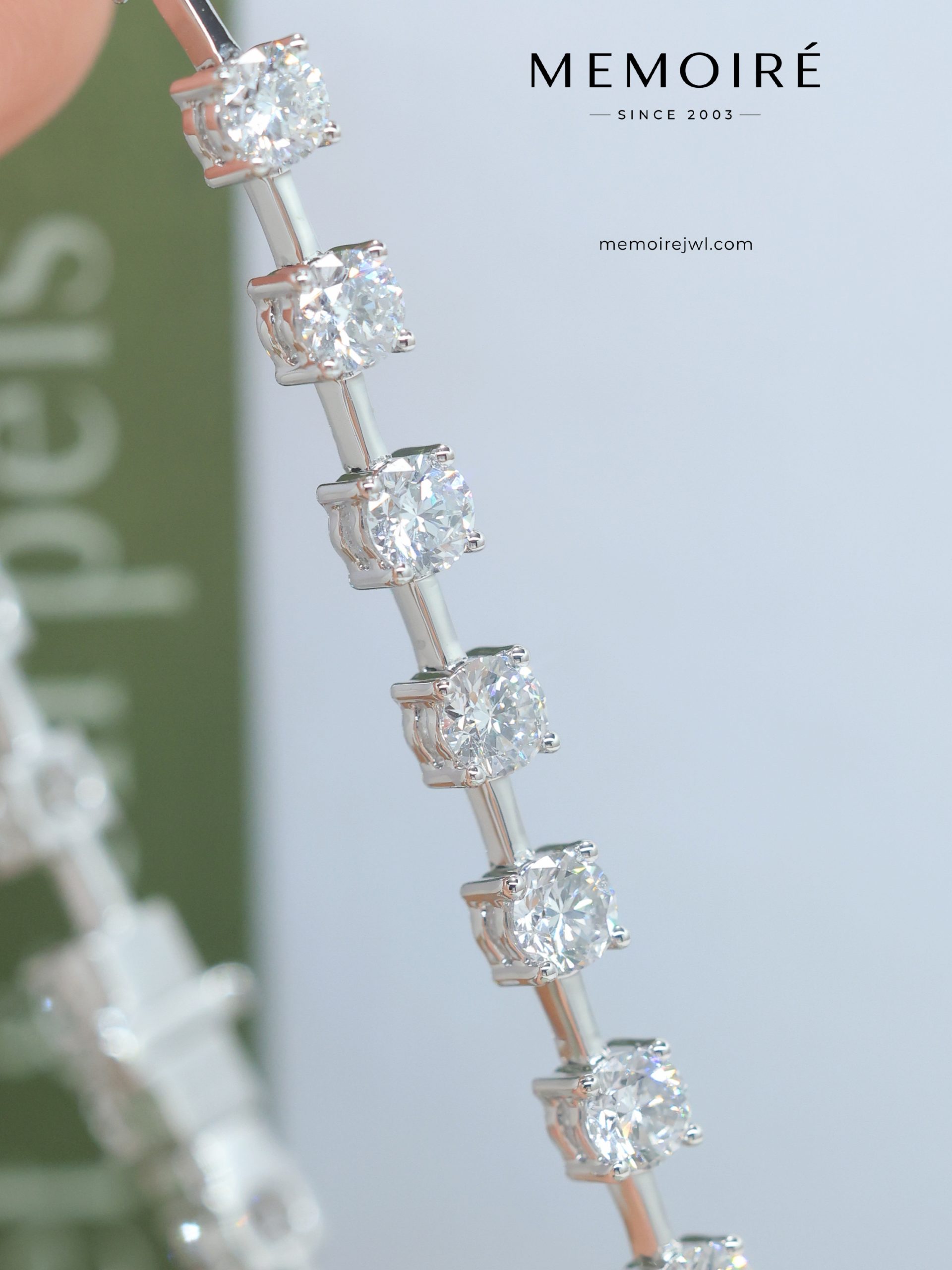 MÉMOIRÉ 18K White Gold Four Prong Split Bar Diamond Bracelet - Image 3