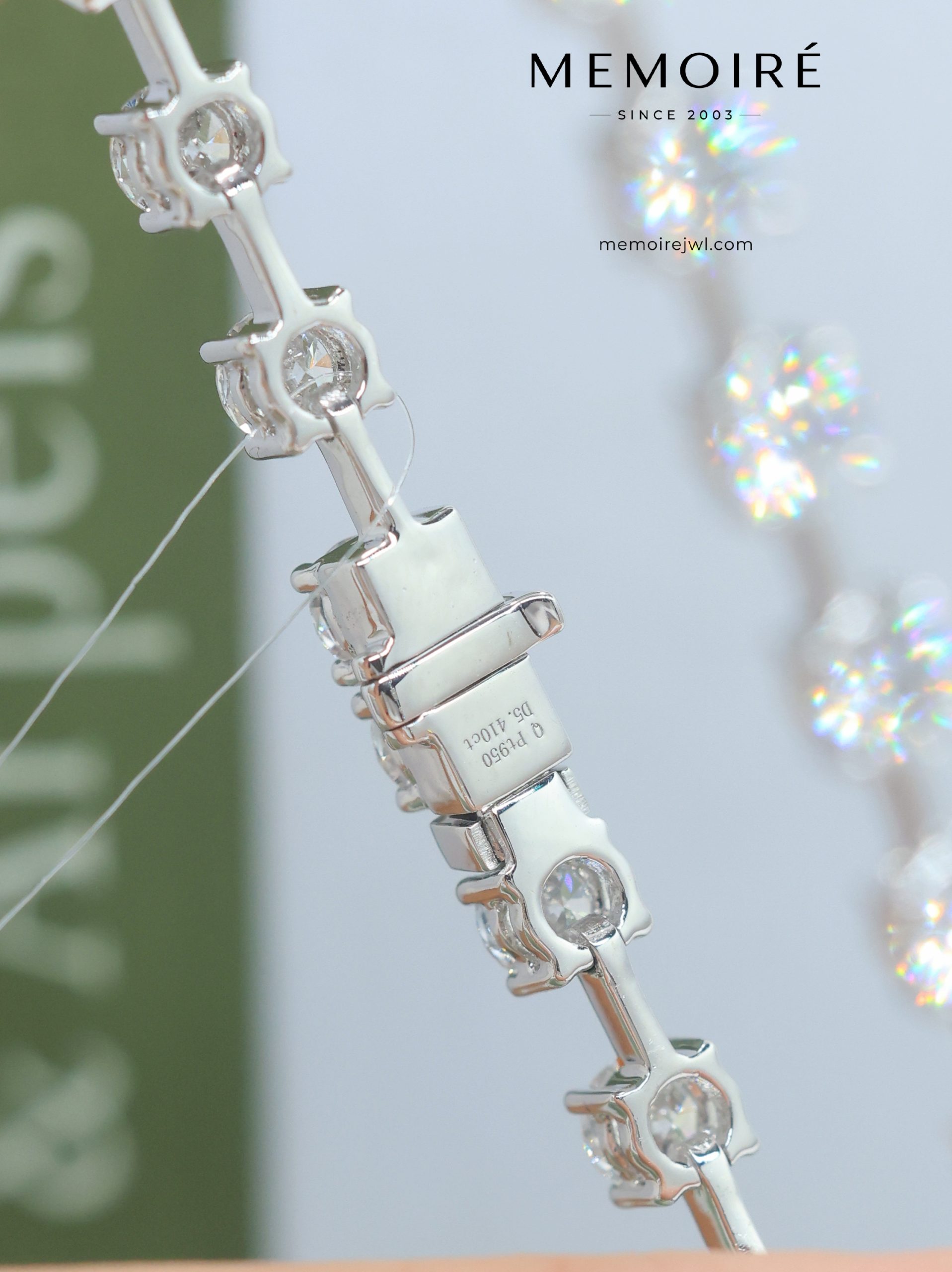 MÉMOIRÉ 18K White Gold Four Prong Split Bar Diamond Bracelet - Image 4