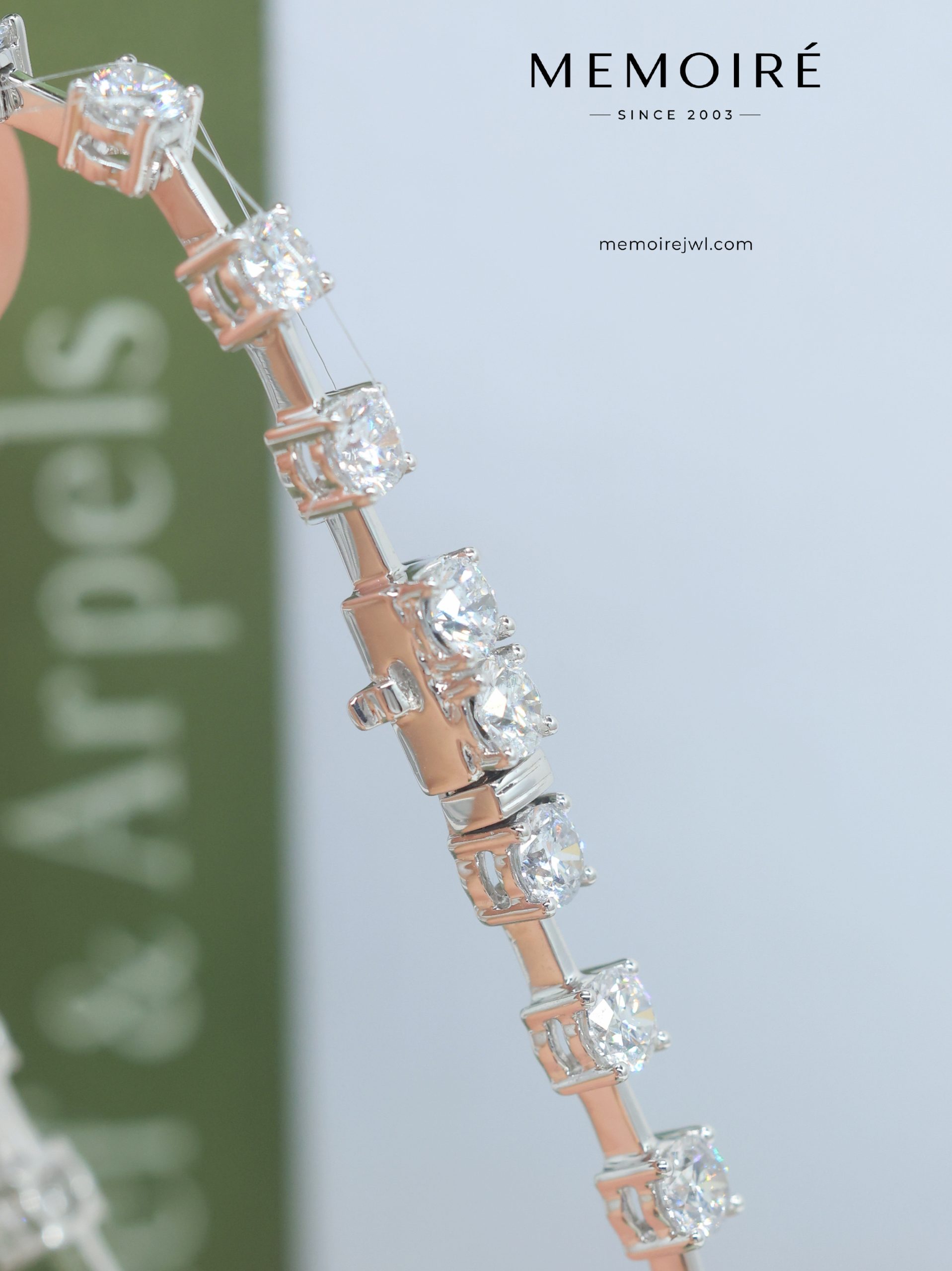 MÉMOIRÉ 18K White Gold Four Prong Split Bar Diamond Bracelet - Image 5