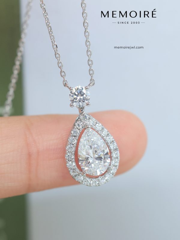 MÉMOIRÉ 18K White Gold Pear Halo Diamond Drop Necklace