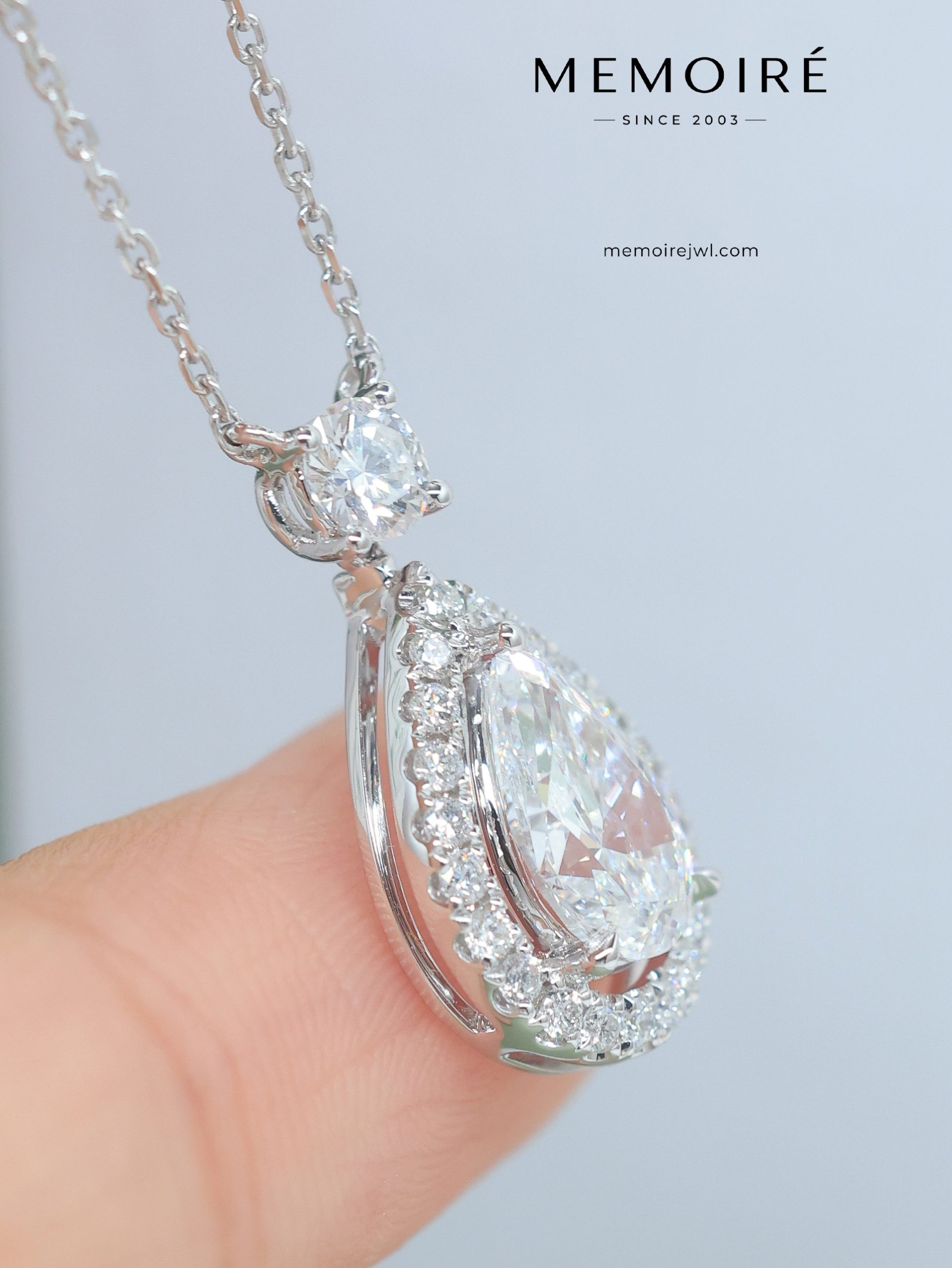 MÉMOIRÉ 18K White Gold Pear Halo Diamond Drop Necklace - Image 4