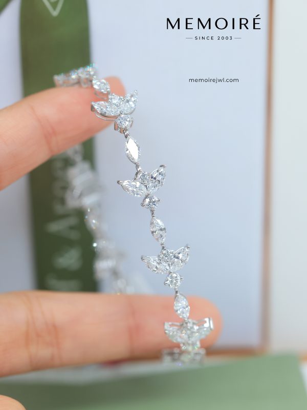 MÉMOIRÉ 18K White Gold Flower Shape Mix Diamond Tennis Bracelet