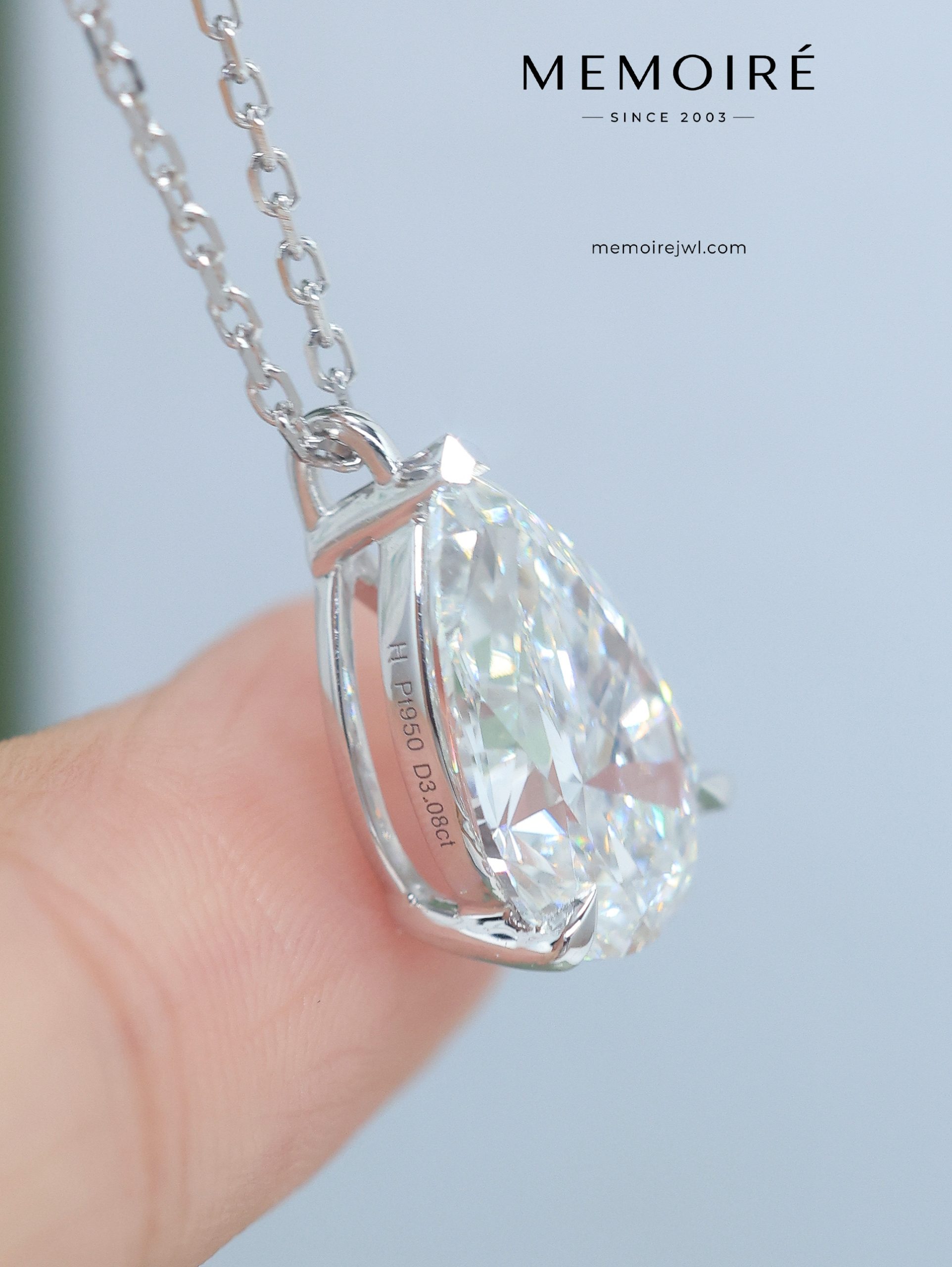 MÉMOIRÉ 18K White Gold Pear Solitaire Diamond Necklace - Image 3