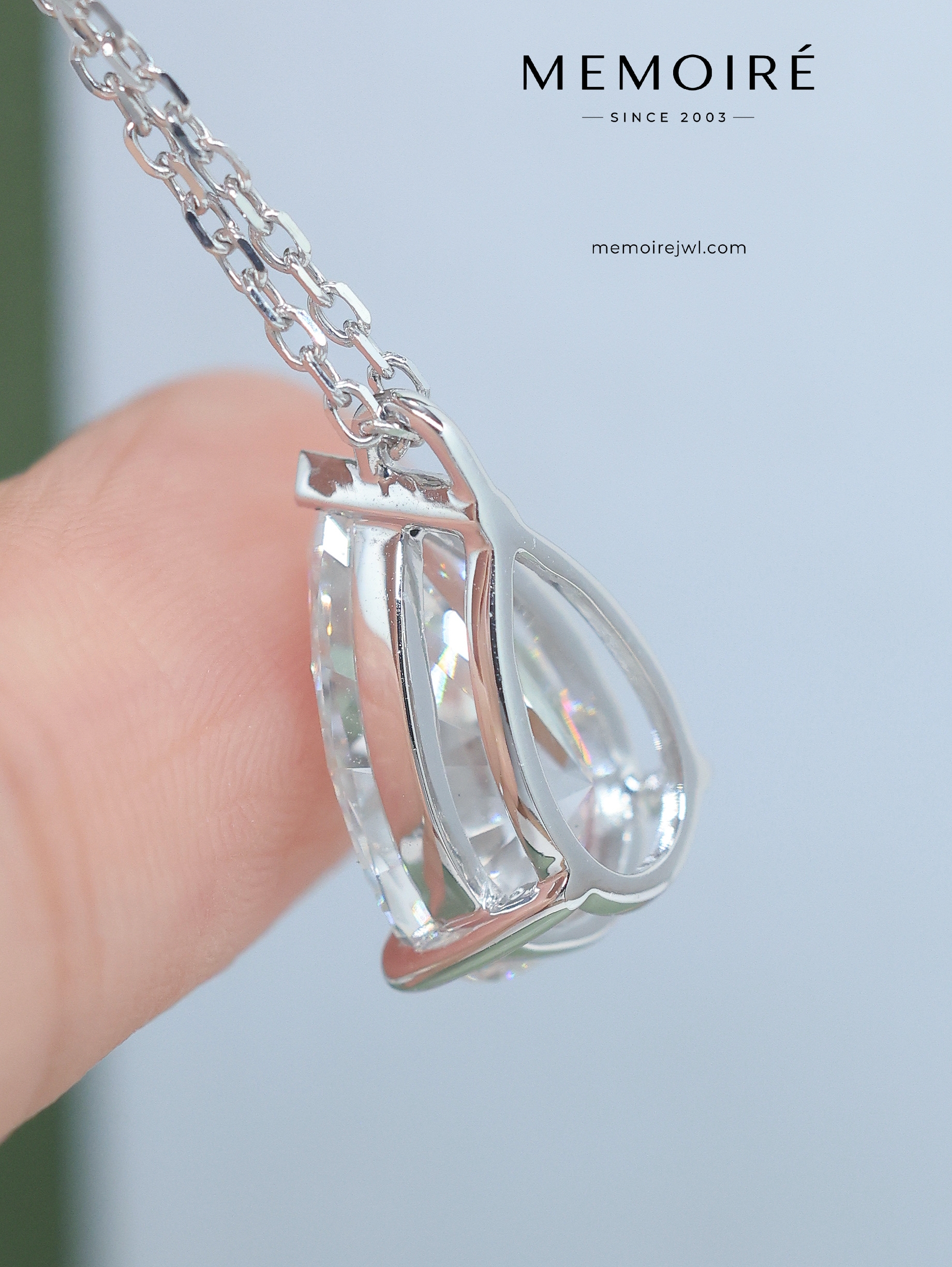 MÉMOIRÉ 18K White Gold Pear Solitaire Diamond Necklace - Image 5