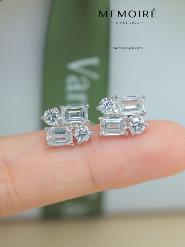 MEMOIRÉ White Gold Irregular Four-Stone Stud Earrings with Emerald-Cut & Round Diamonds