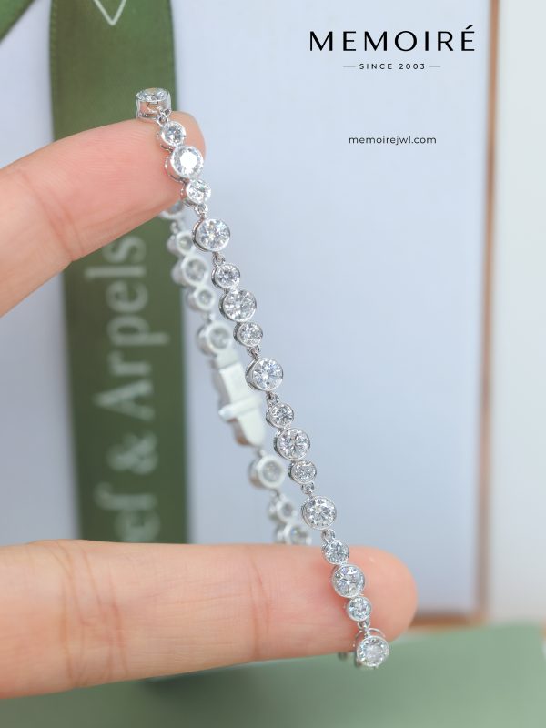 MÉMOIRÉ 18K White Gold Bezel Set Gradient Diamond Bracelet