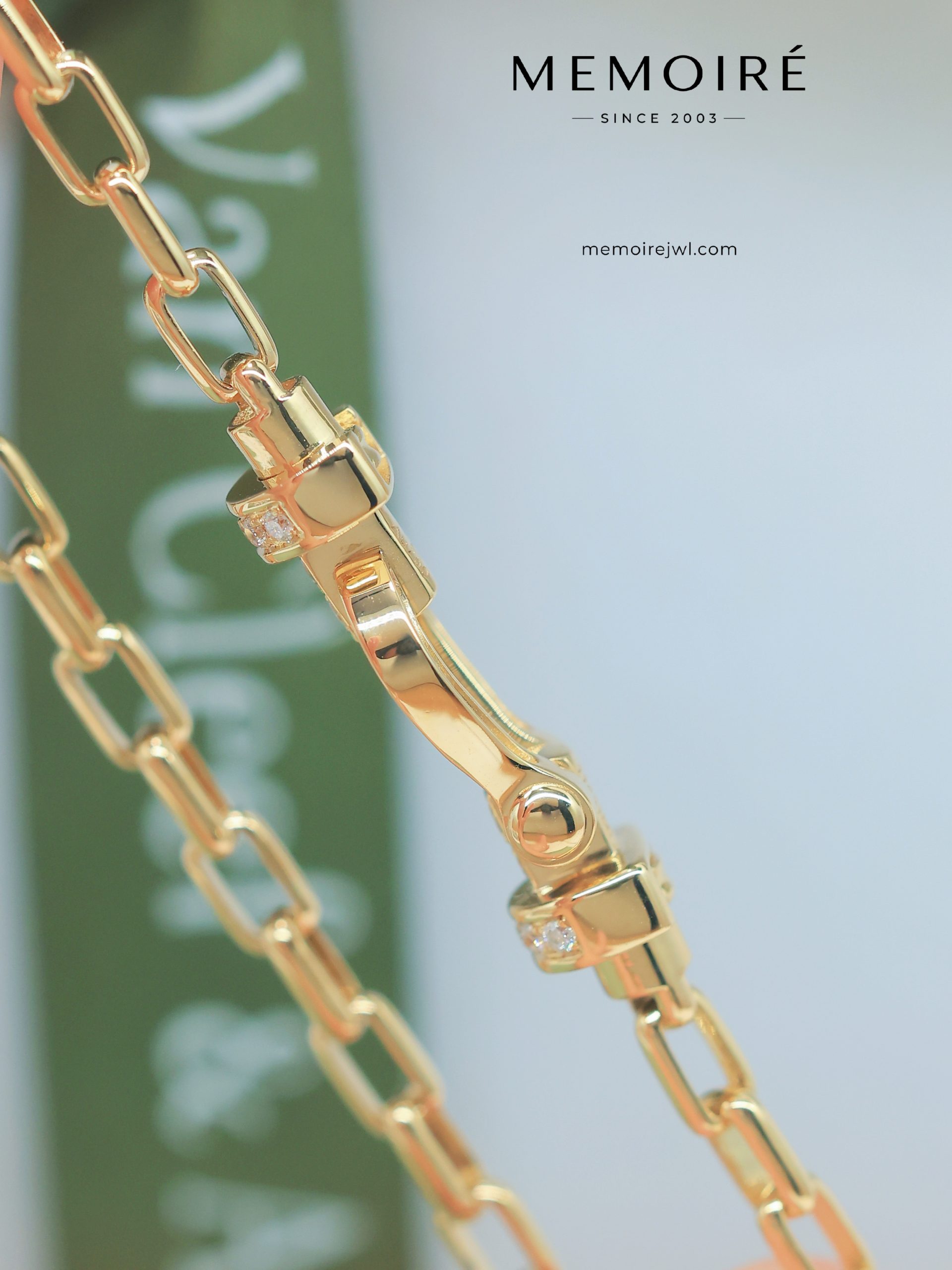 MEMOIRÉ Yellow Gold Medium Full-Pave Horseshoe Buckle Bracelet - Image 4