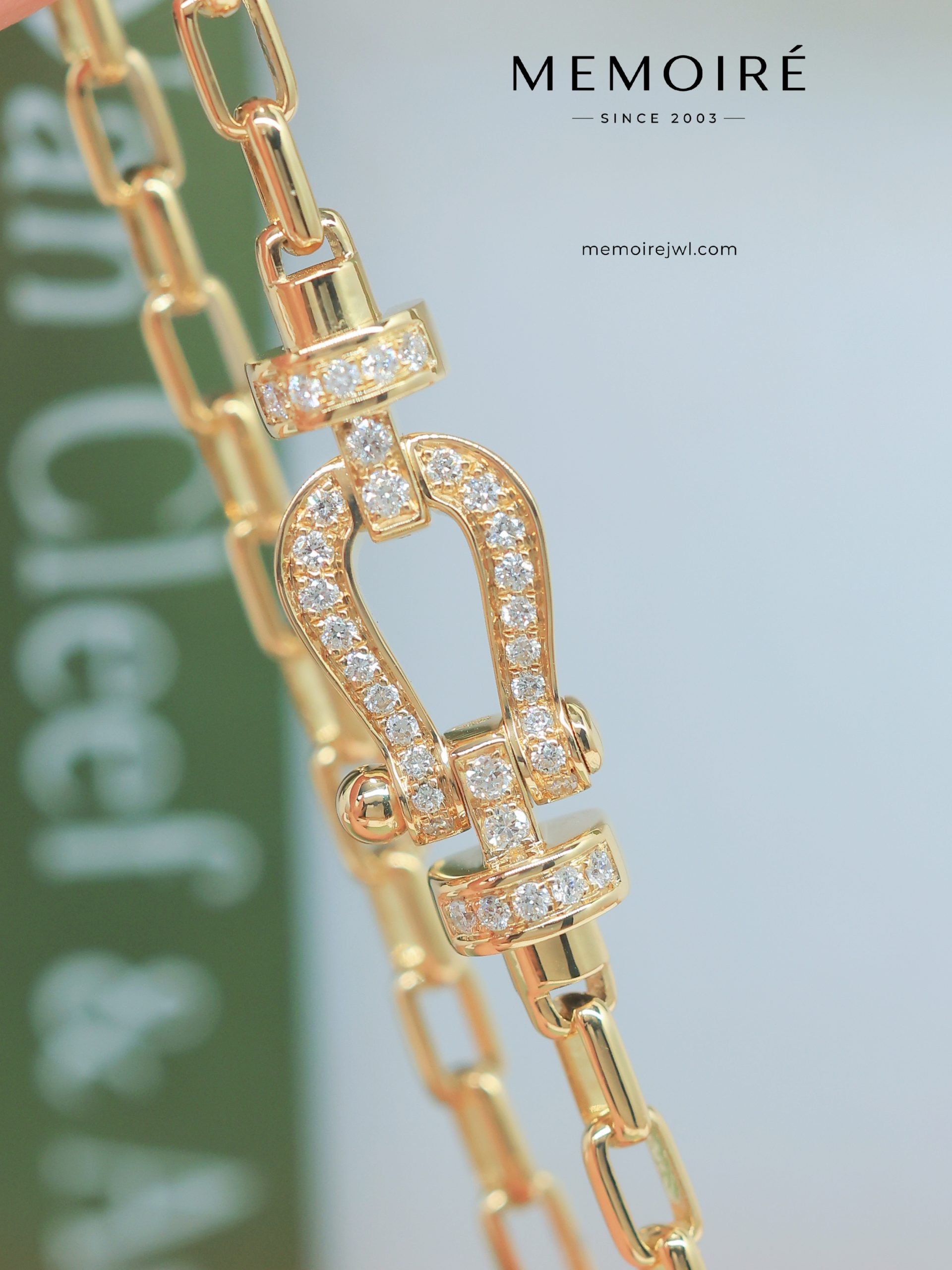 MEMOIRÉ Yellow Gold Medium Full-Pave Horseshoe Buckle Bracelet - Image 5