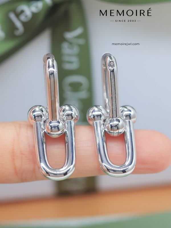 MEMOIRÉ Platinum Large No-Diamond U-Shaped Horseshoe Earrings