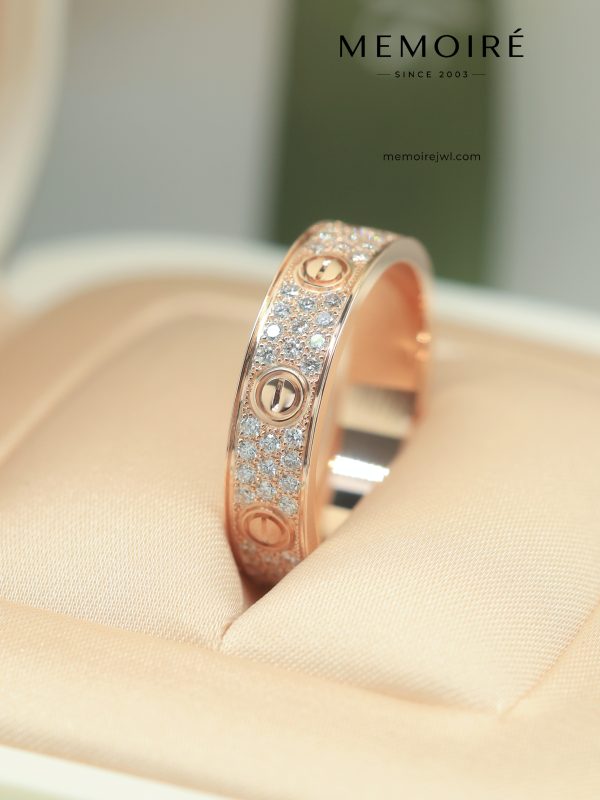 MÉMOIRÉ 18K Rose Gold Full Pave Screw Detail Band Ring
