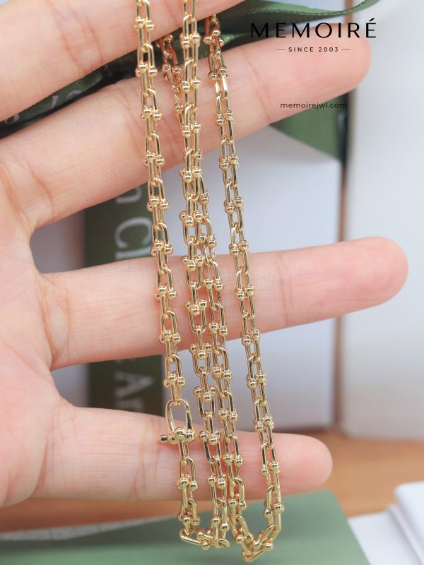 MEMOIRÉ Yellow Gold Small U-Link Horseshoe Necklace