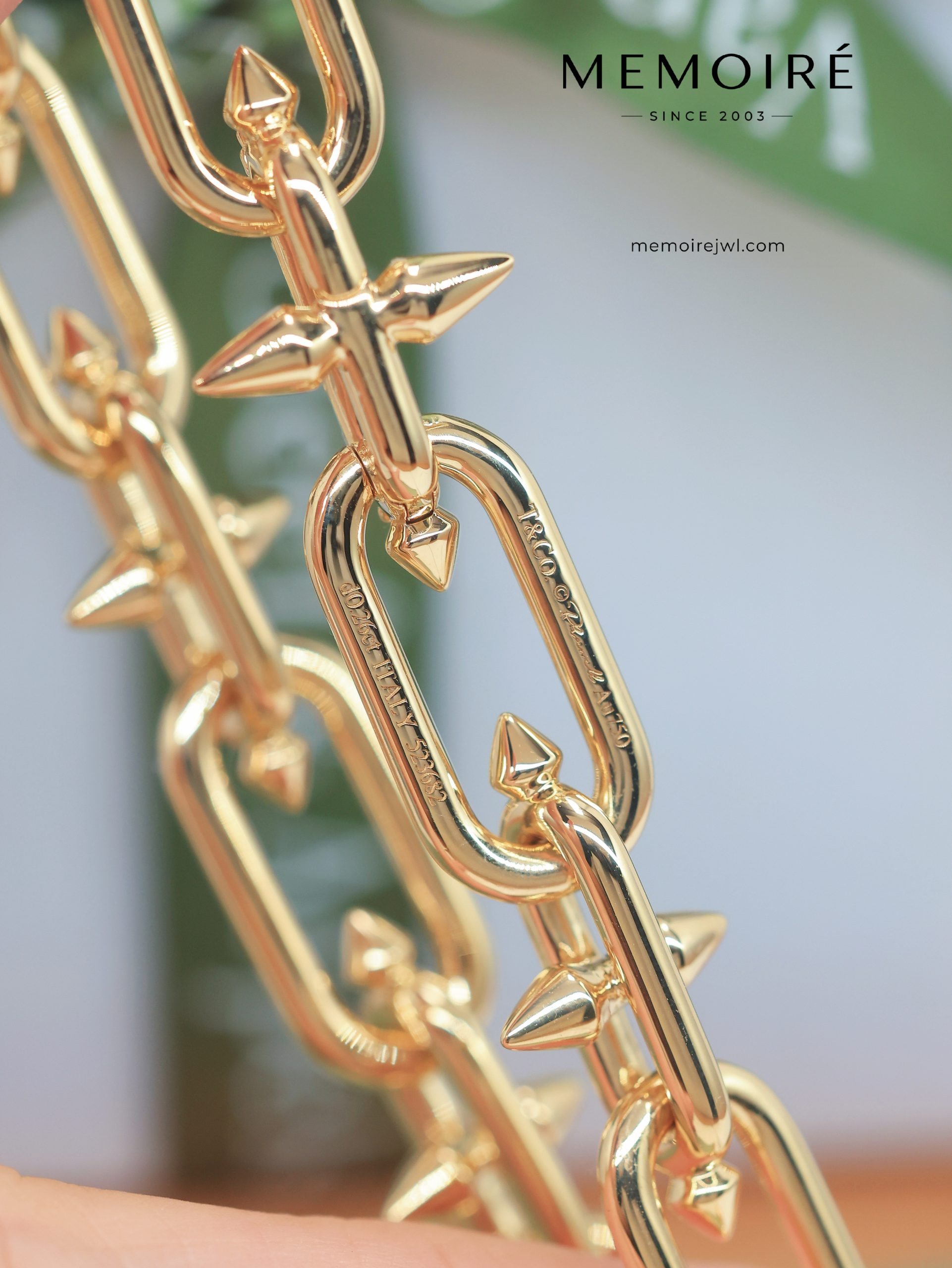 MEMOIRÉ Yellow Gold Spike Link Bracelet with Diamonds - Image 5