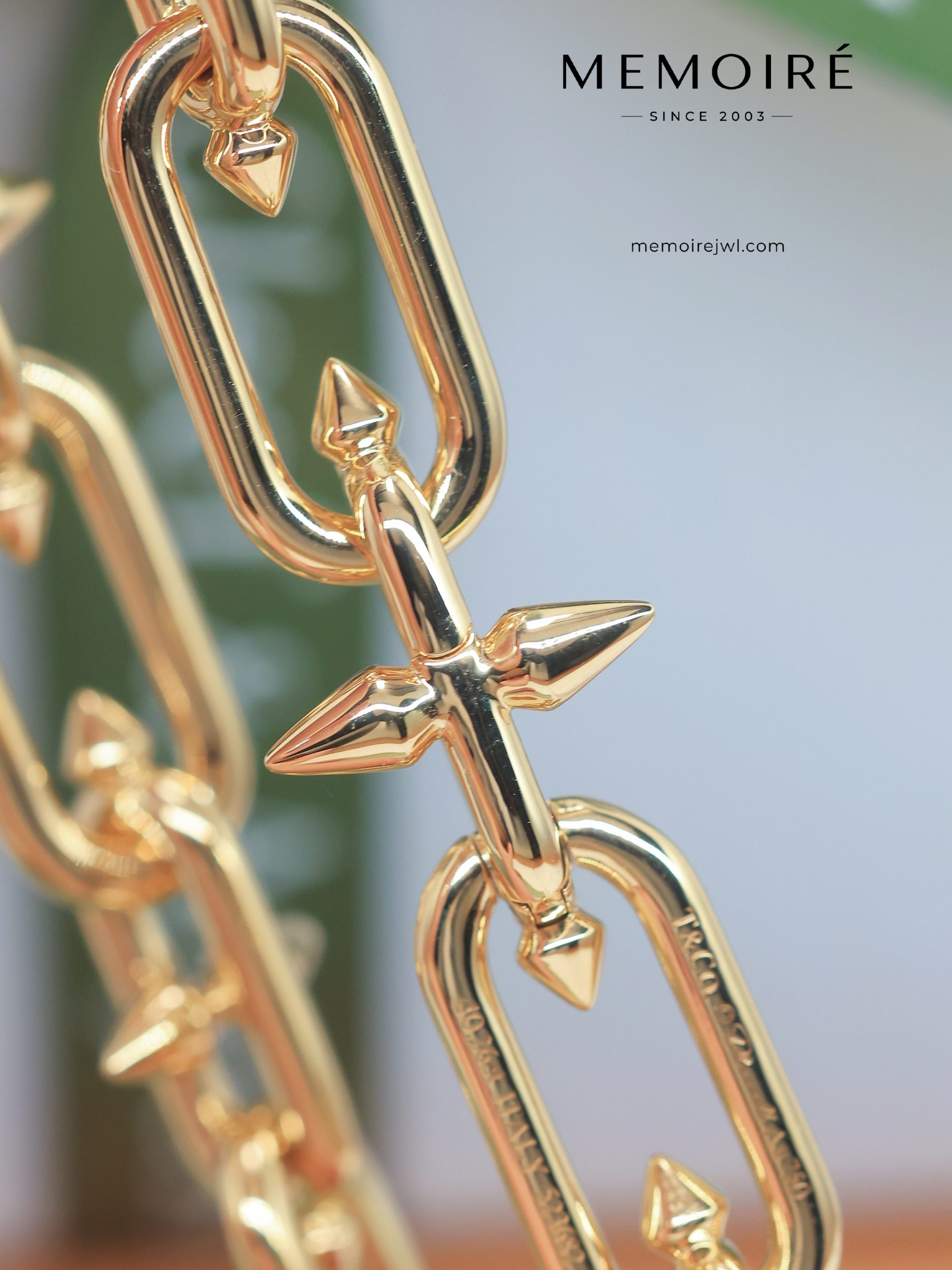 MEMOIRÉ Yellow Gold Spike Link Bracelet with Diamonds - Image 4