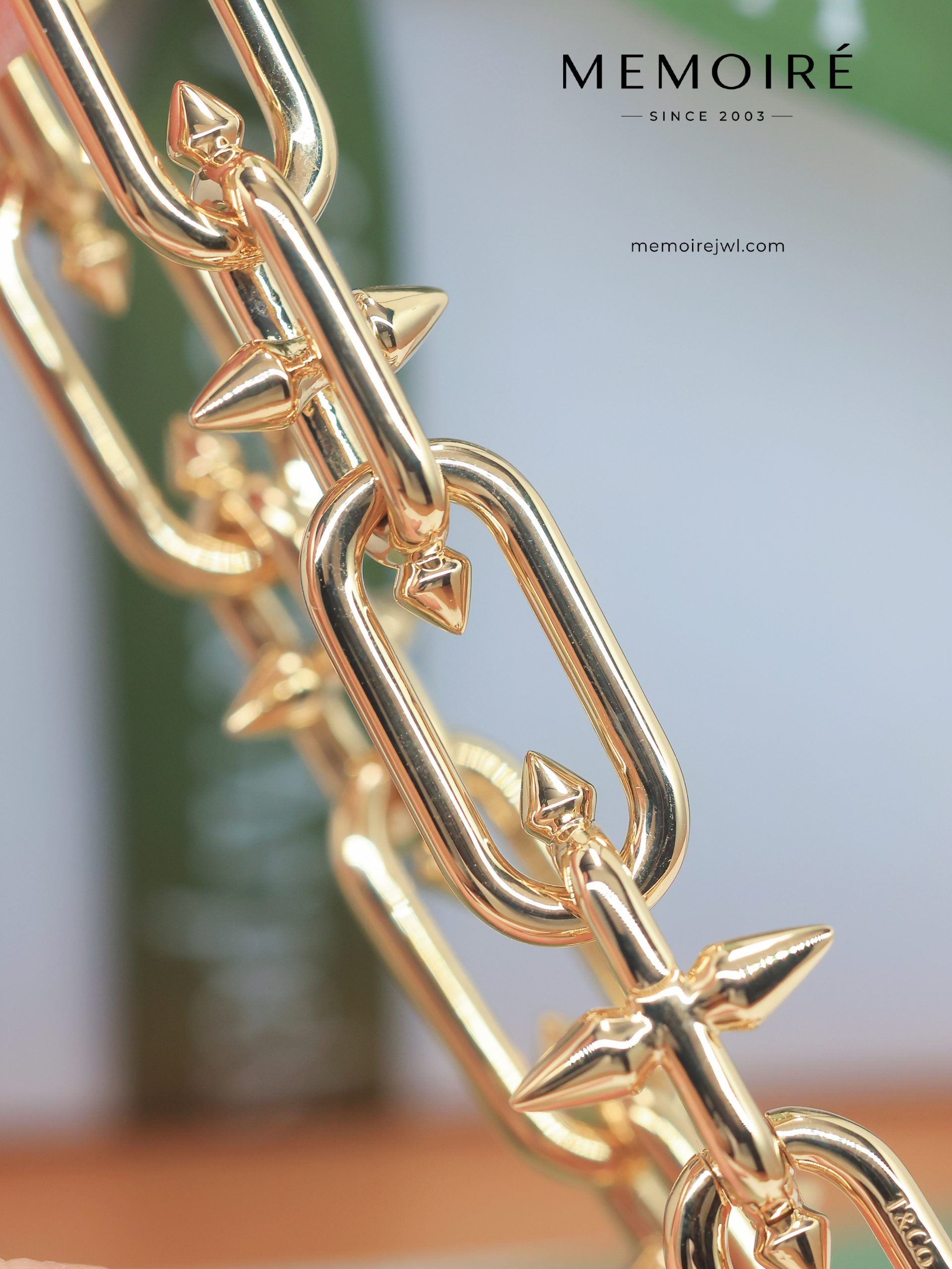 MEMOIRÉ Yellow Gold Spike Link Bracelet with Diamonds - Image 3