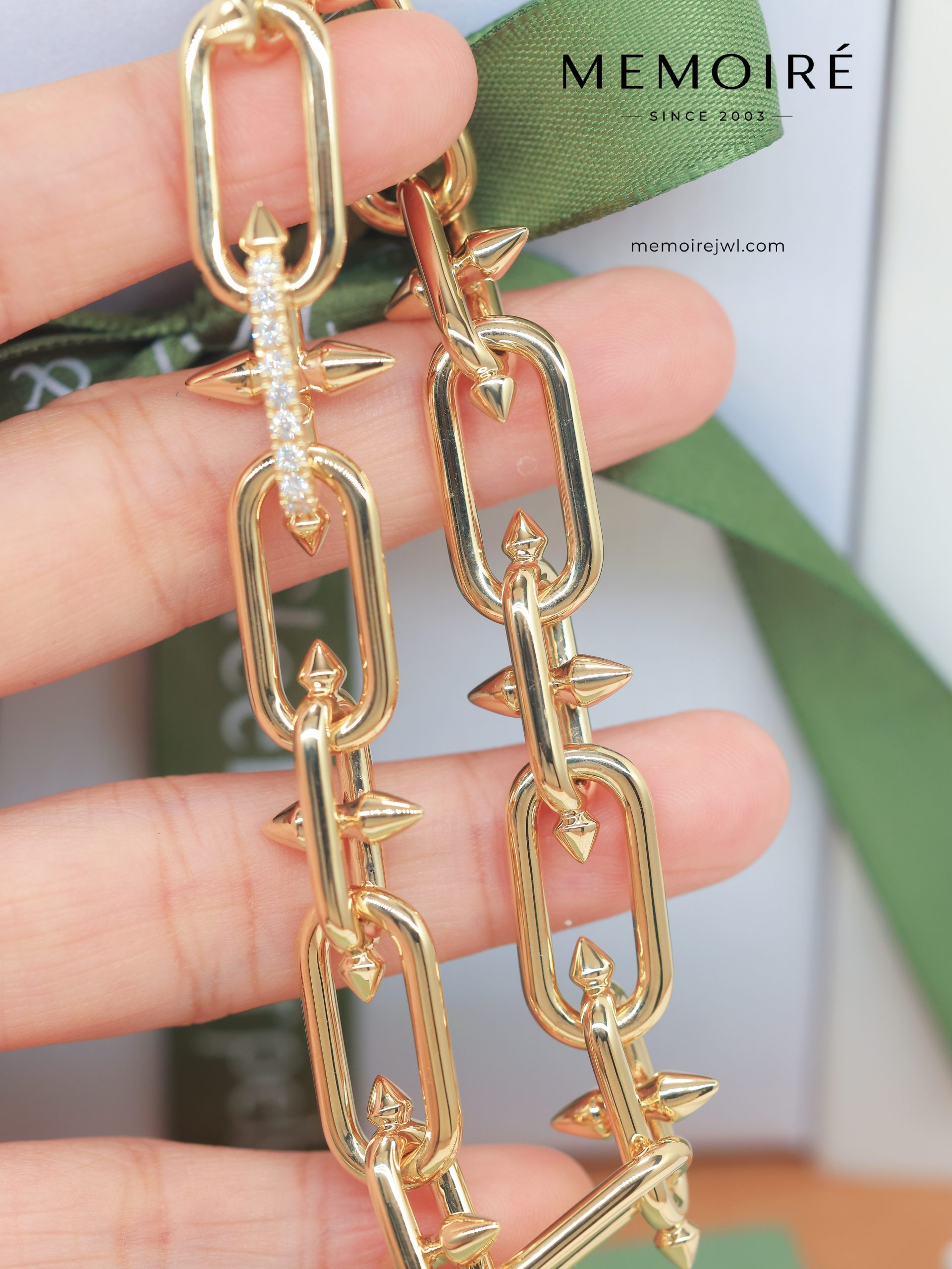 MEMOIRÉ Yellow Gold Spike Link Bracelet with Diamonds