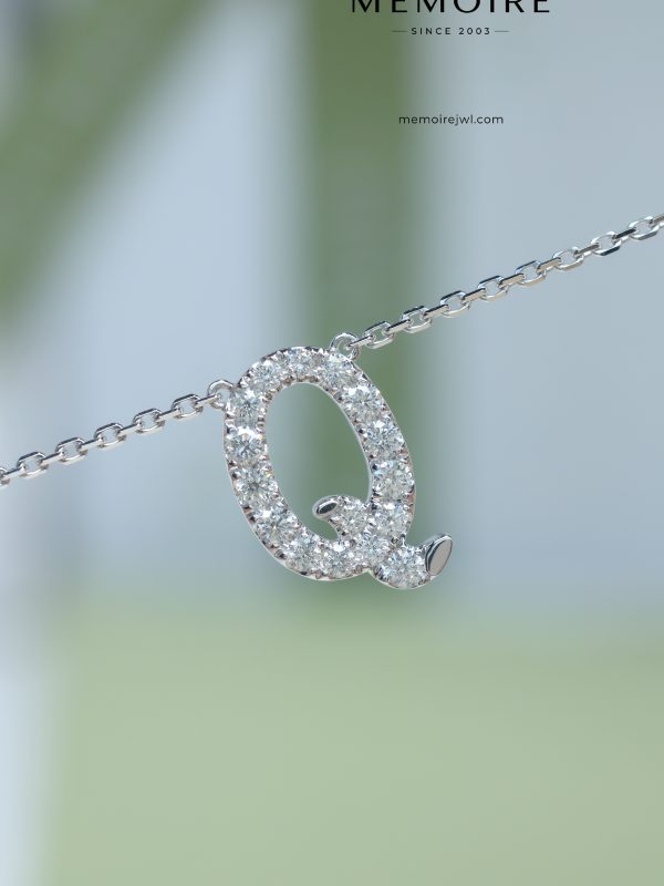 MEMOIRÉ Platinum Full-Pave Diamond Letter "Q" Necklace