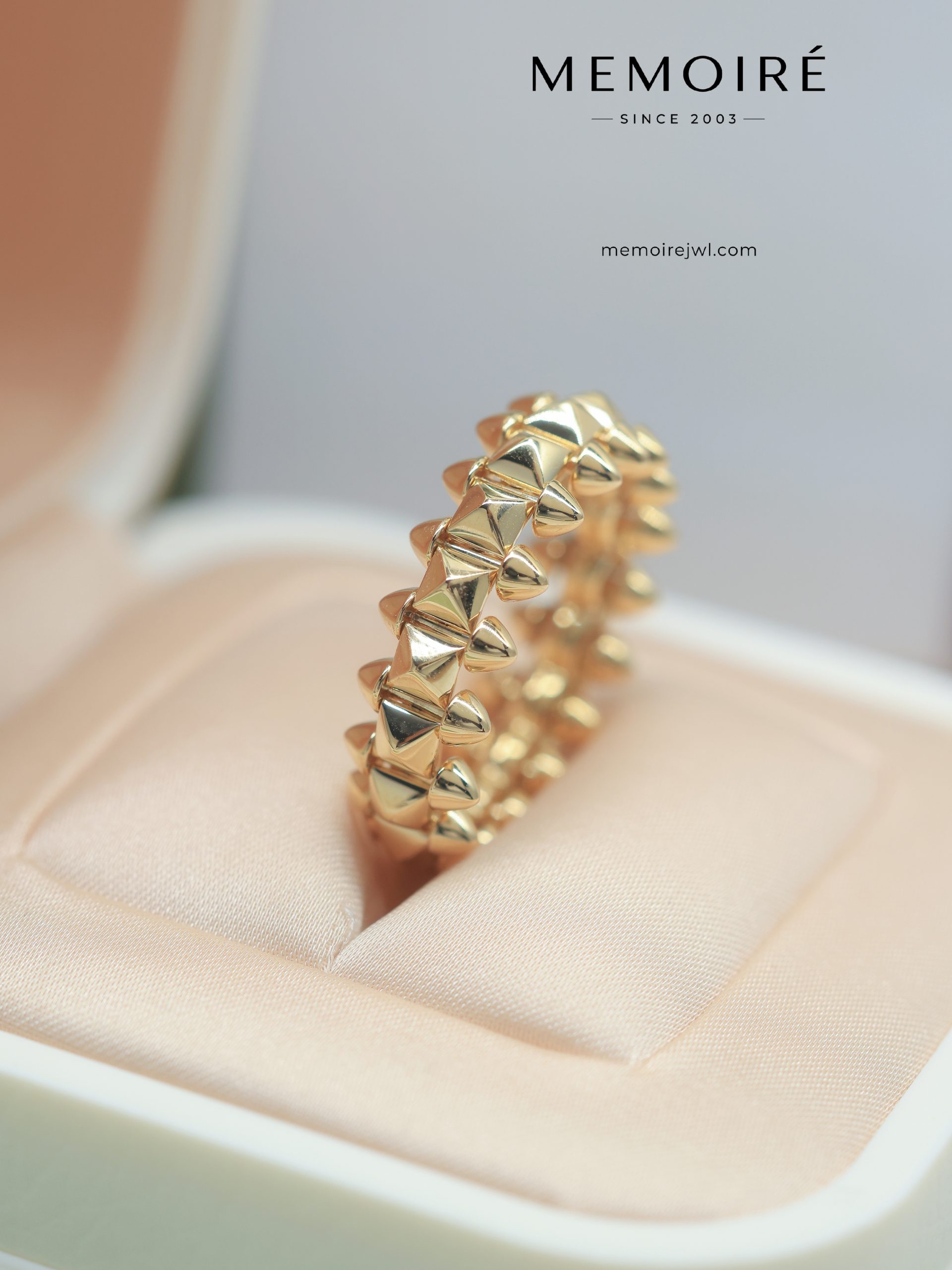 MÉMOIRÉ 18K Yellow Gold Double-Row Pyramid Spike Eternity Band Ring