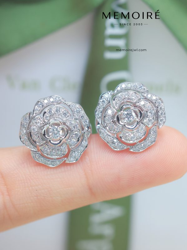 MEMOIRÉ White Gold Full-Pave Camellia Stud Earrings
