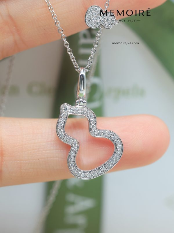 MEMOIRÉ White Gold Openwork Full-Pave Double Gourd Necklace
