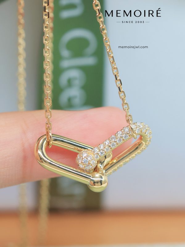 MEMOIRÉ Yellow Gold Small Half-Pave U-Link Horseshoe Necklace