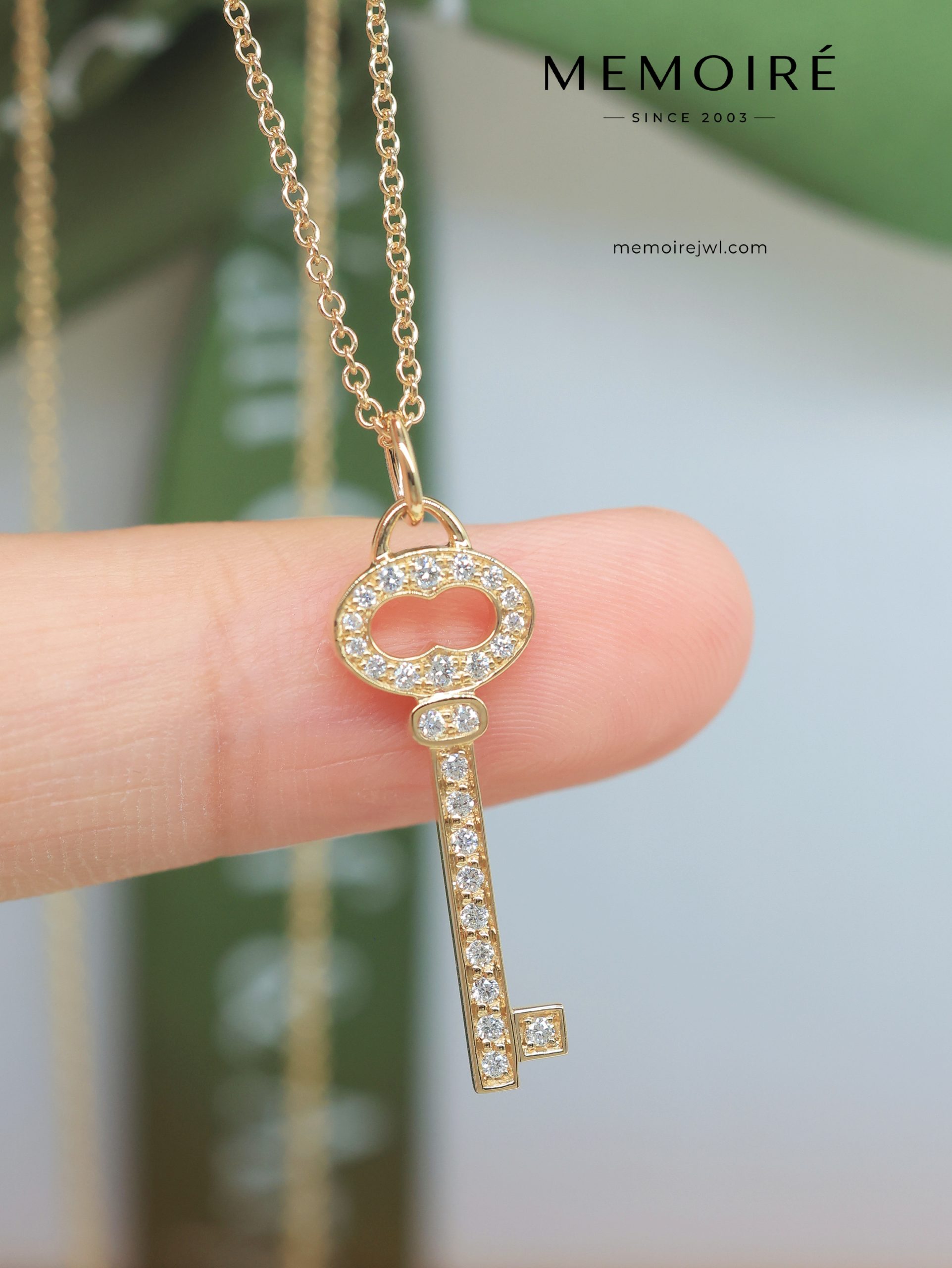 MEMOIRÉ Yellow Gold Small Full-Pave Key Necklace