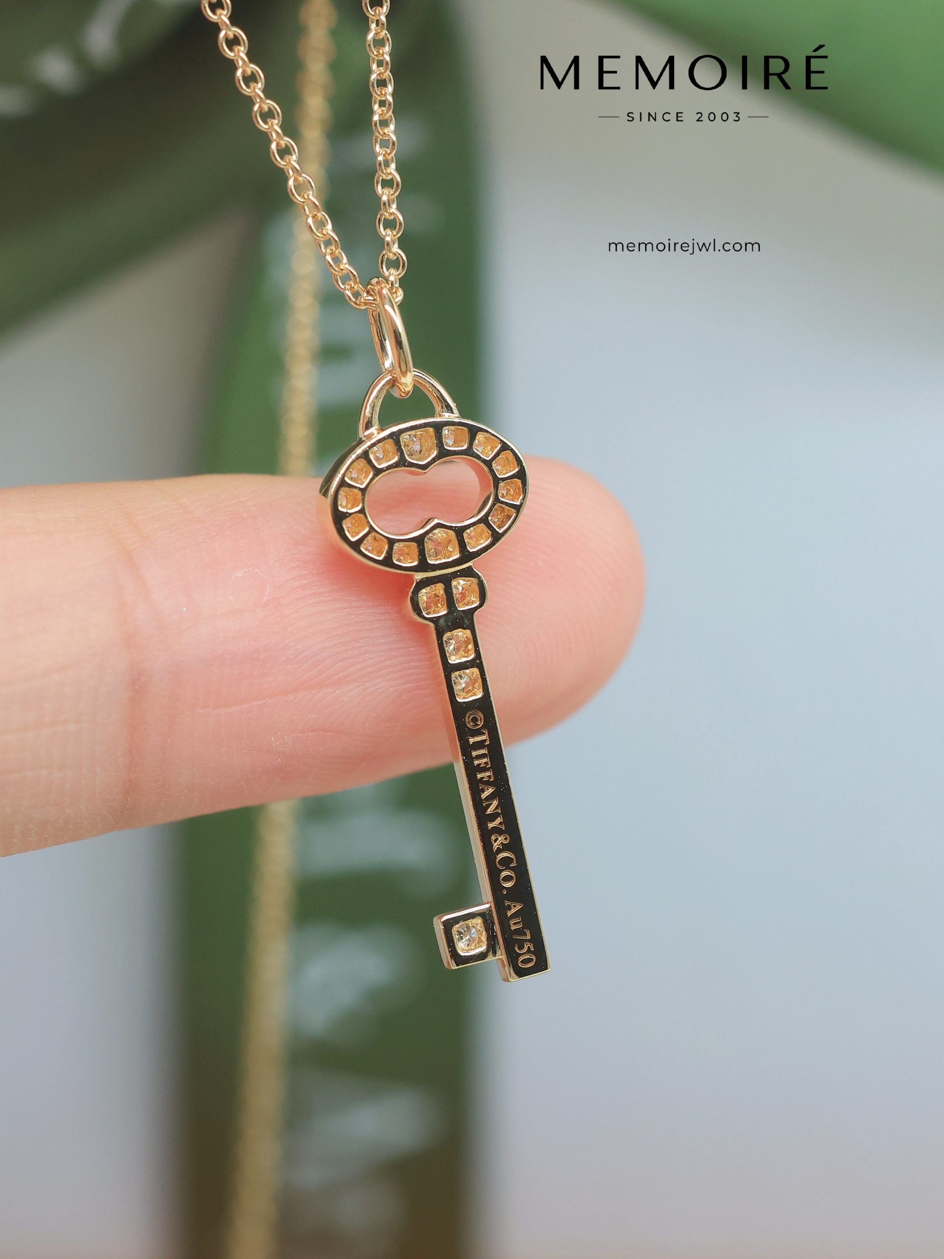 MEMOIRÉ Yellow Gold Small Full-Pave Key Necklace - Image 4